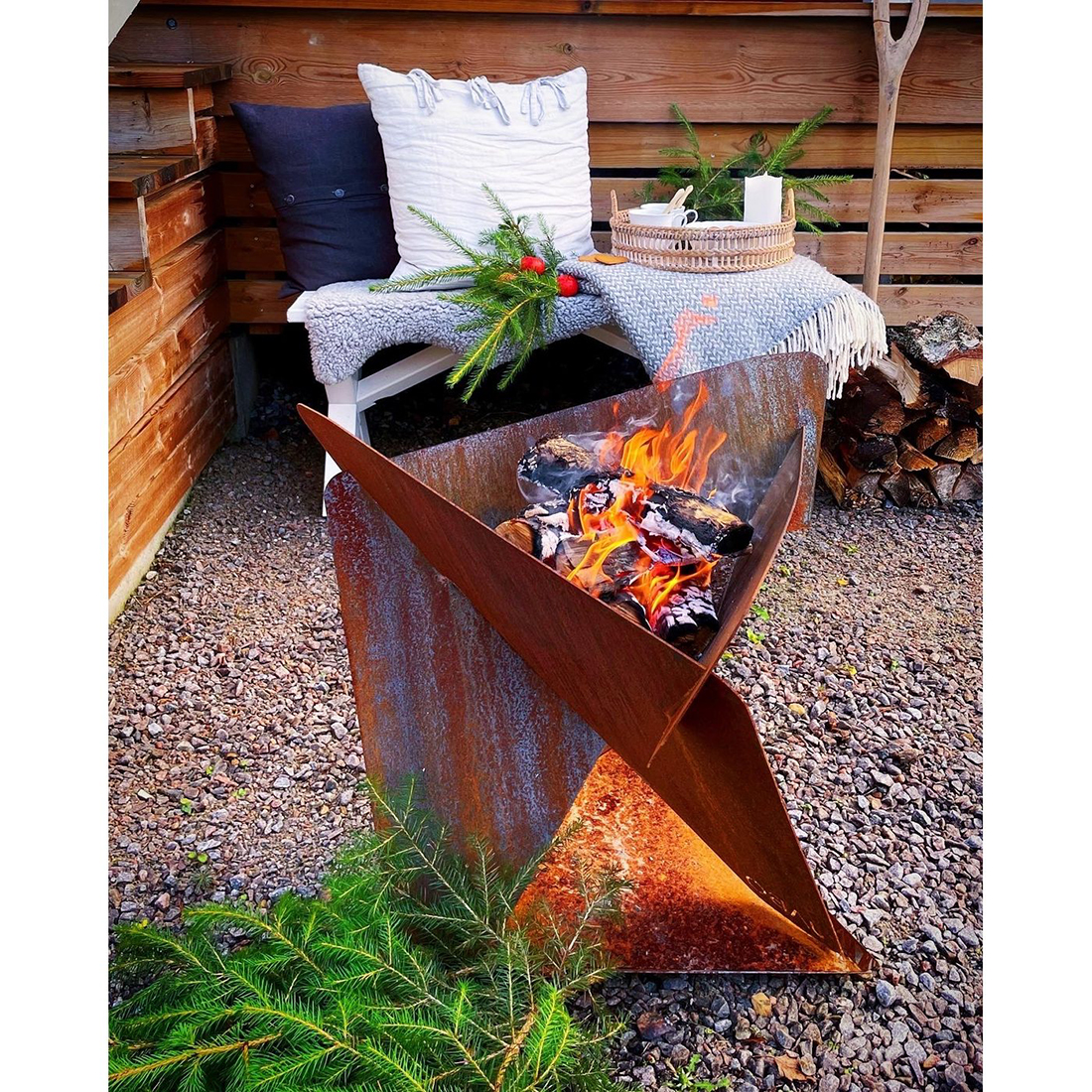 Bålpanne Jabo Triangel Inkl Fat Corten 64x64x54 cm