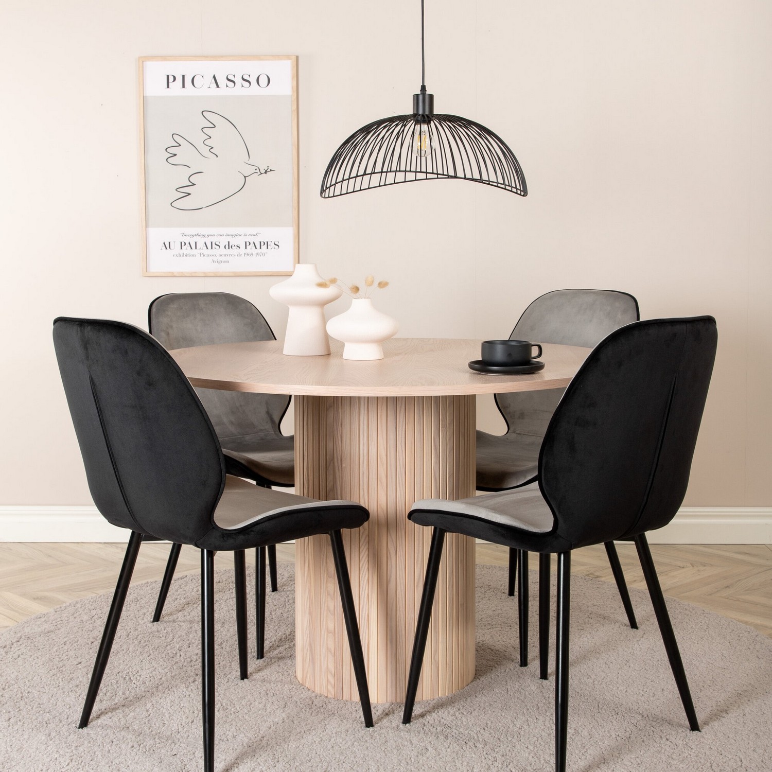 Spisegruppe Venture Home med Bianca Spisebord og 4 Elisa Spisestoler