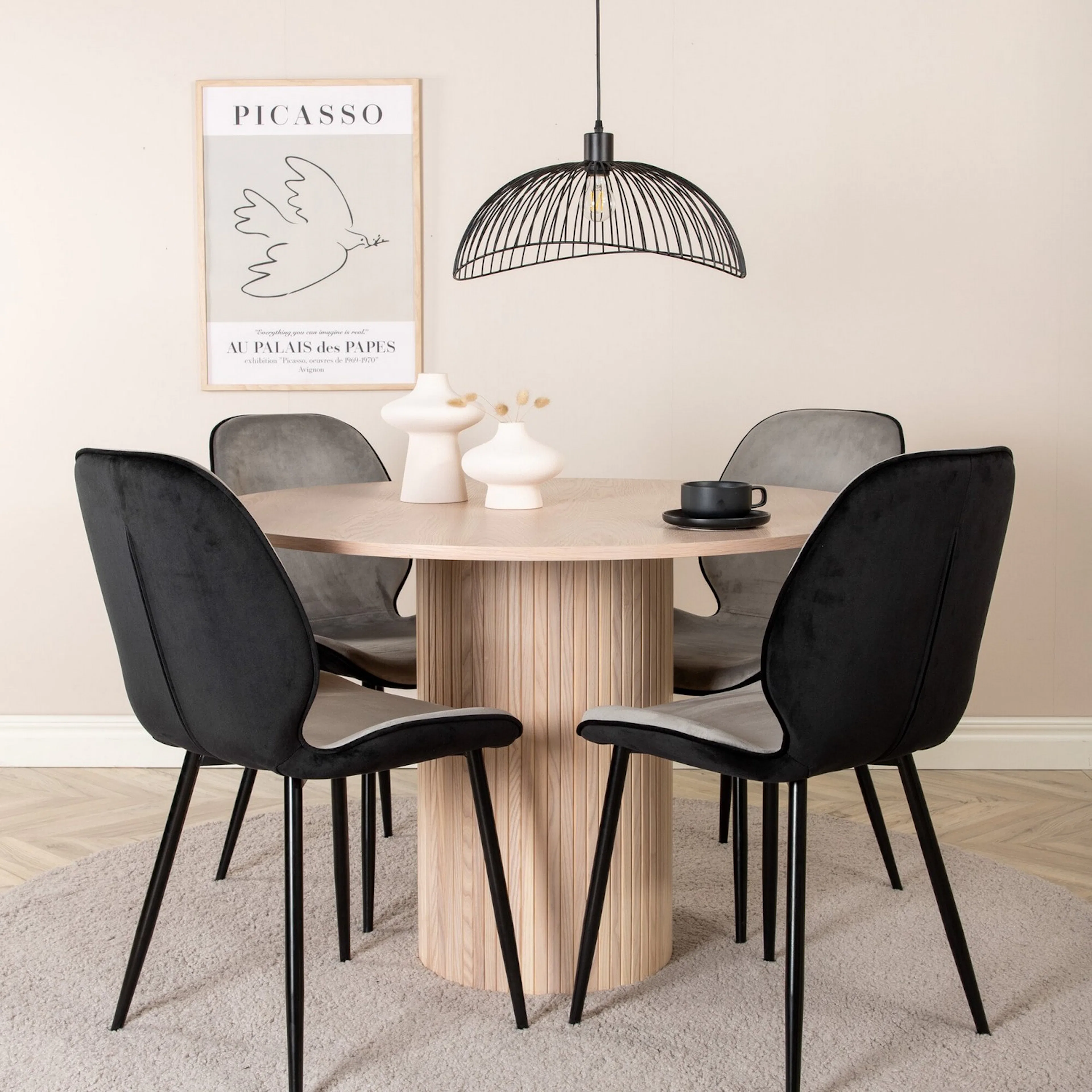Spisegruppe Venture Home med Bianca Spisebord og 4 Elisa Spisestoler