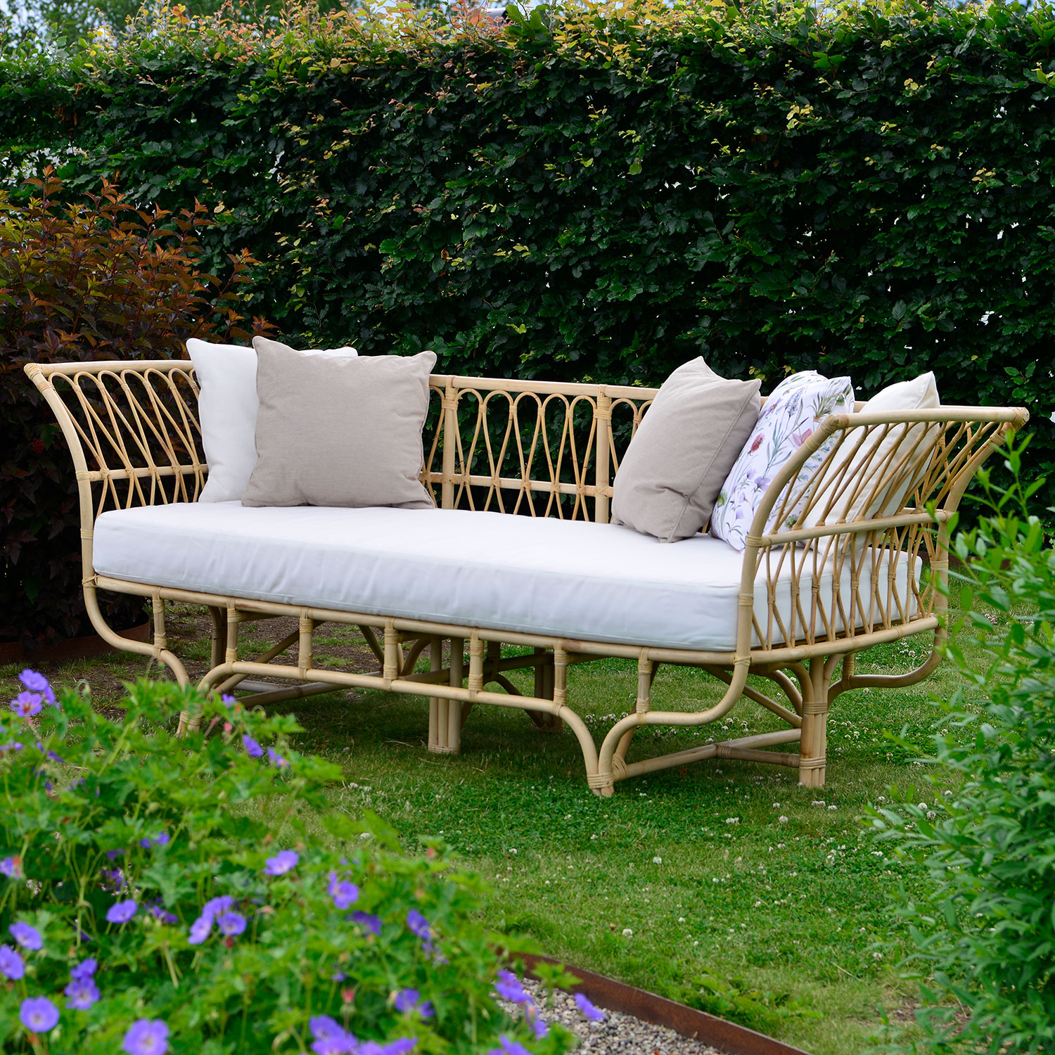 Daybed Hillerstorp Lyckesö med Pute