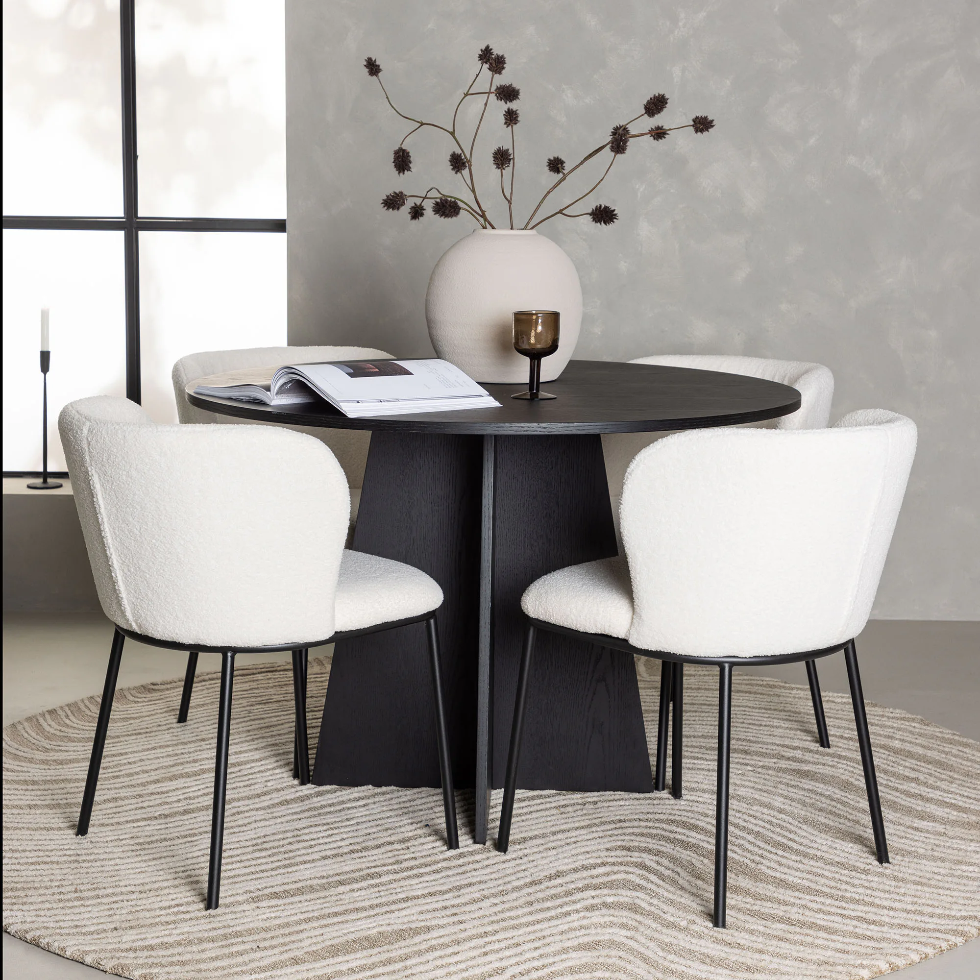 Spisegruppe Venture Home Bootcut Ø110 cm med 4 stk Edina Stoler
