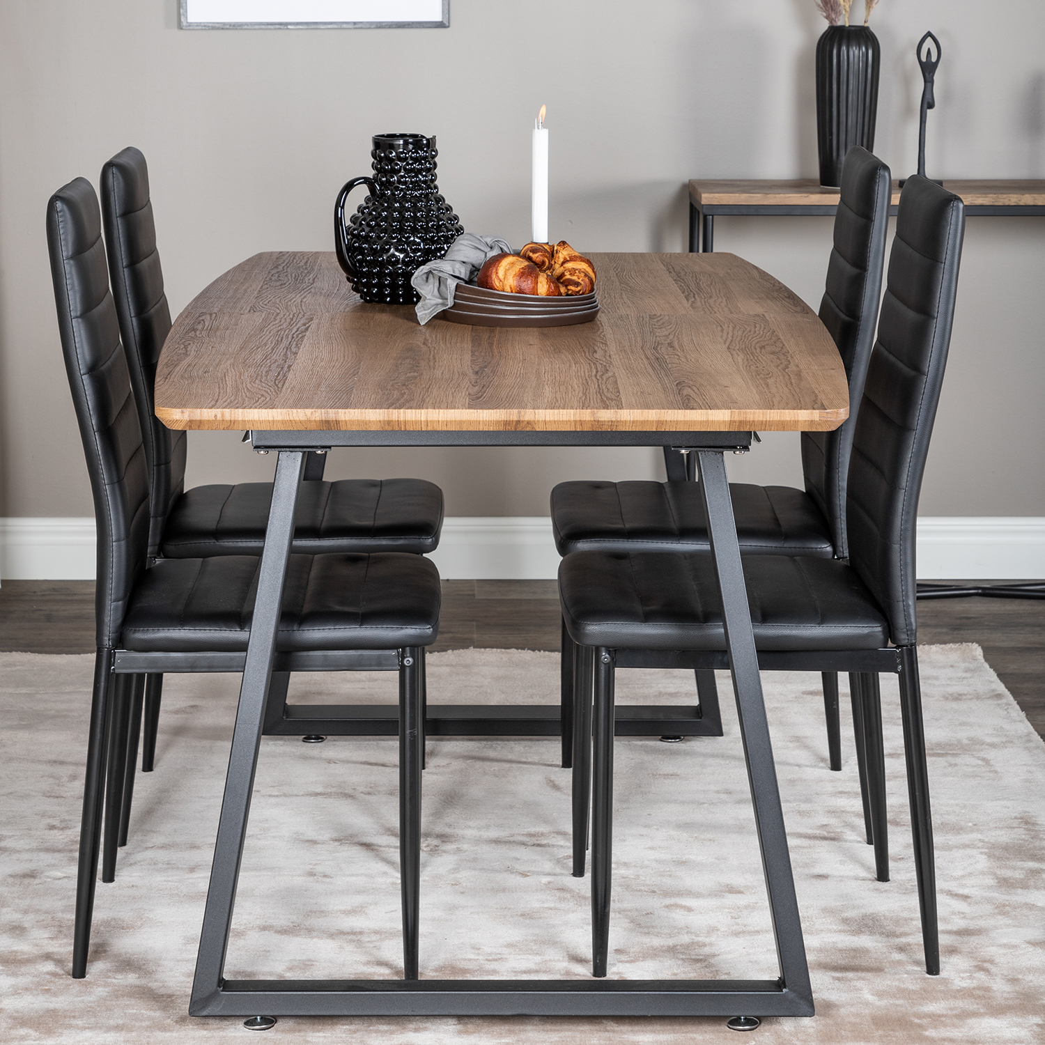 Spisegruppe Venture Home Ina med 4 Sly Stoler Kunstlær