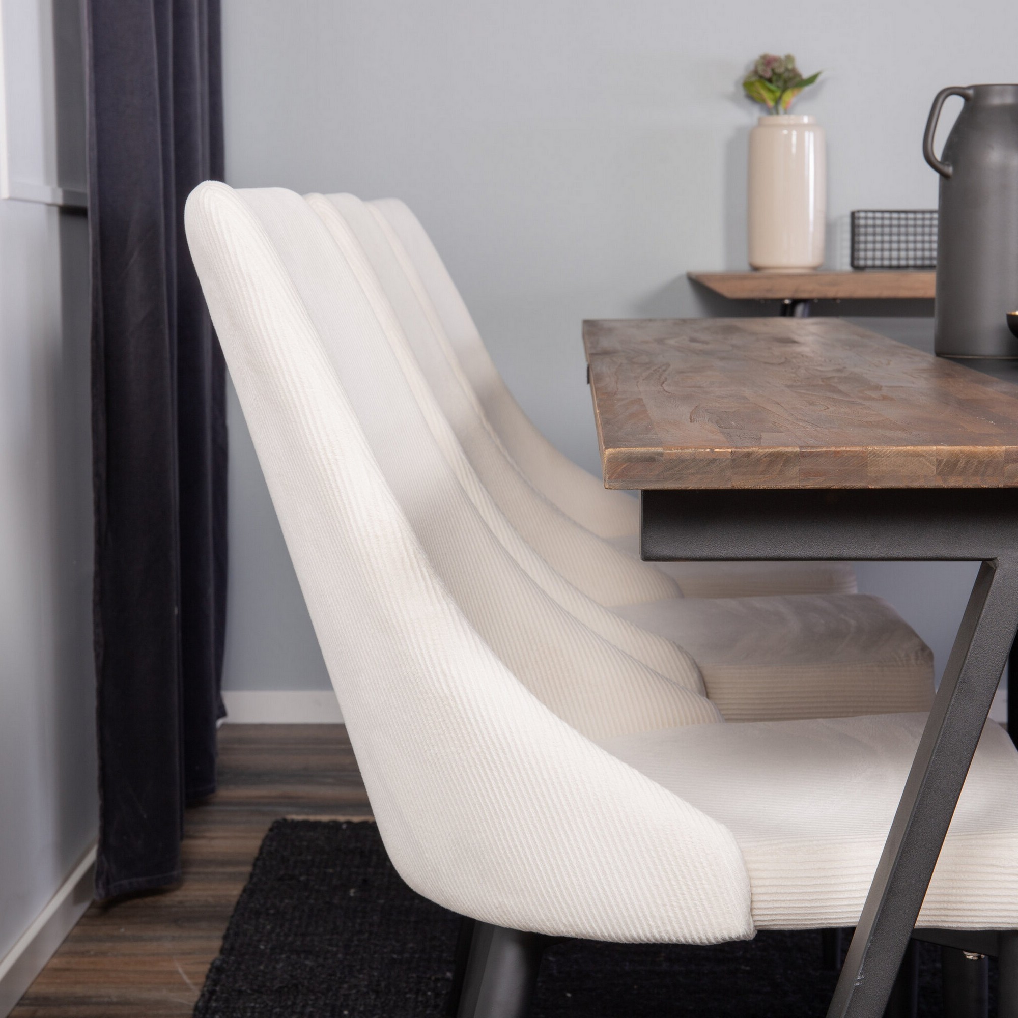 Spisegruppe Venture Home Jakarta med 6stk Leone Stoler