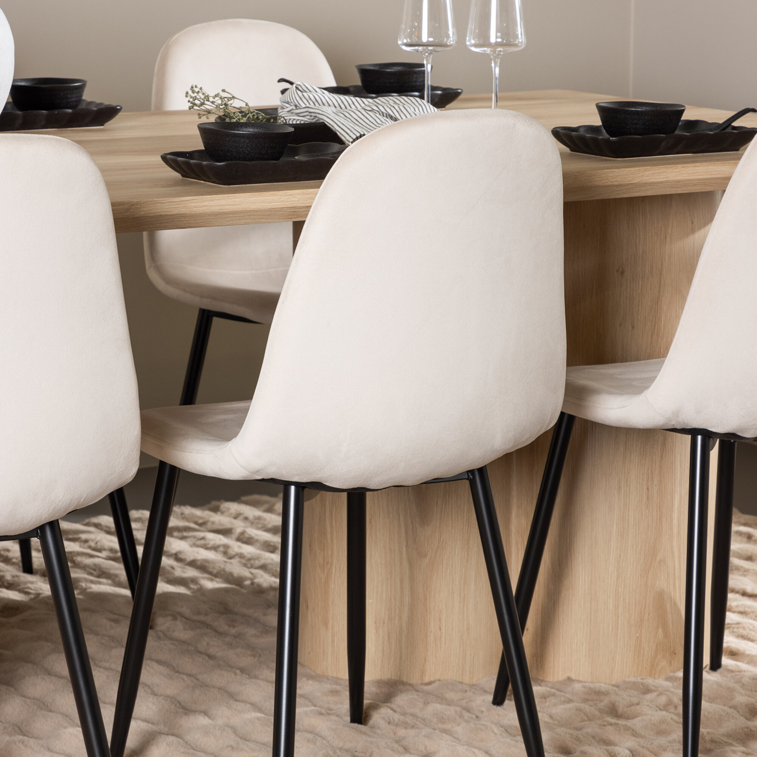 Spisegruppe Venture Home Olivia 210 med 6 stk Polar Stoler Fløyel