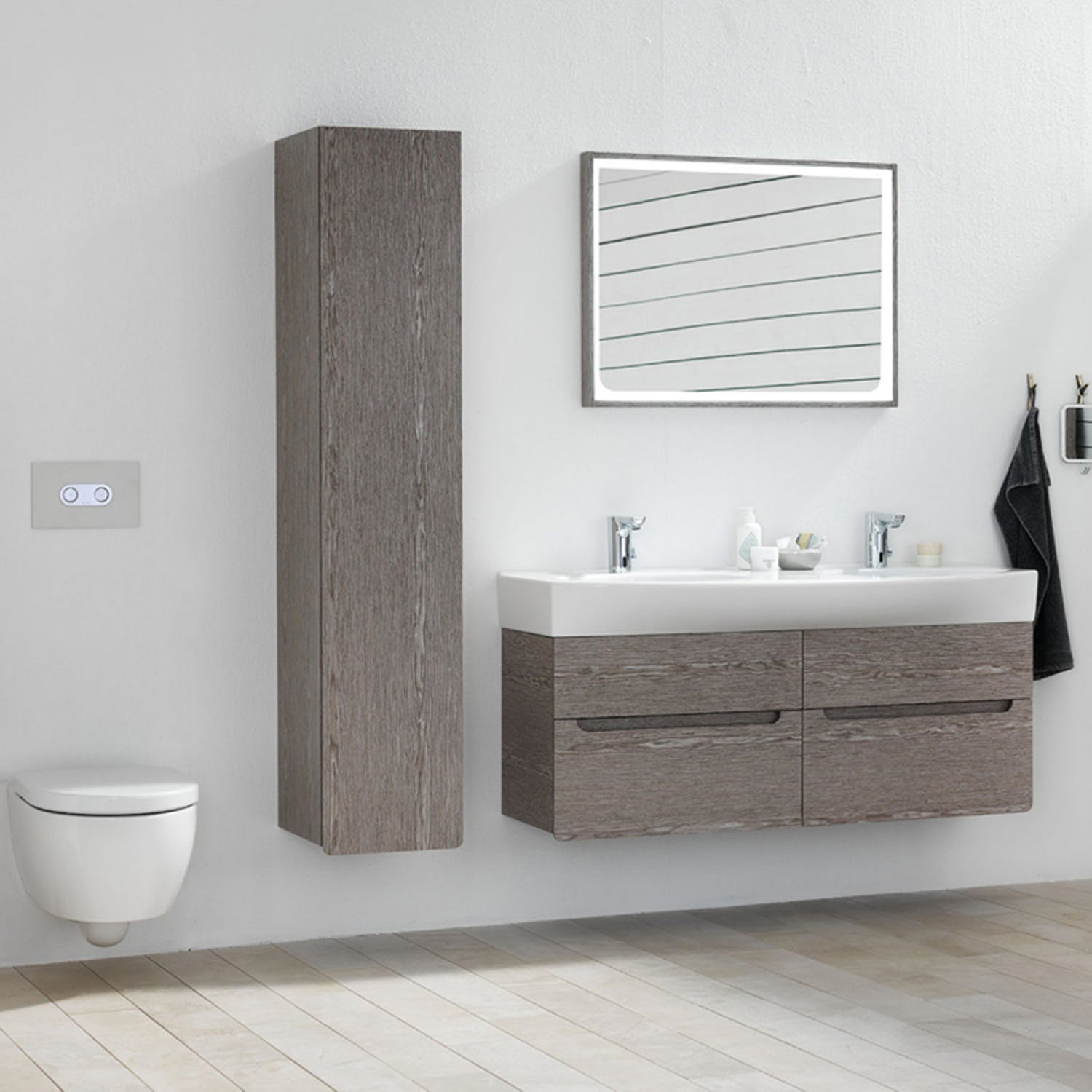 Vägghängd Toalettstol Geberit iCon Rimfree 3575 med Grohe Rapid SL 113 cm