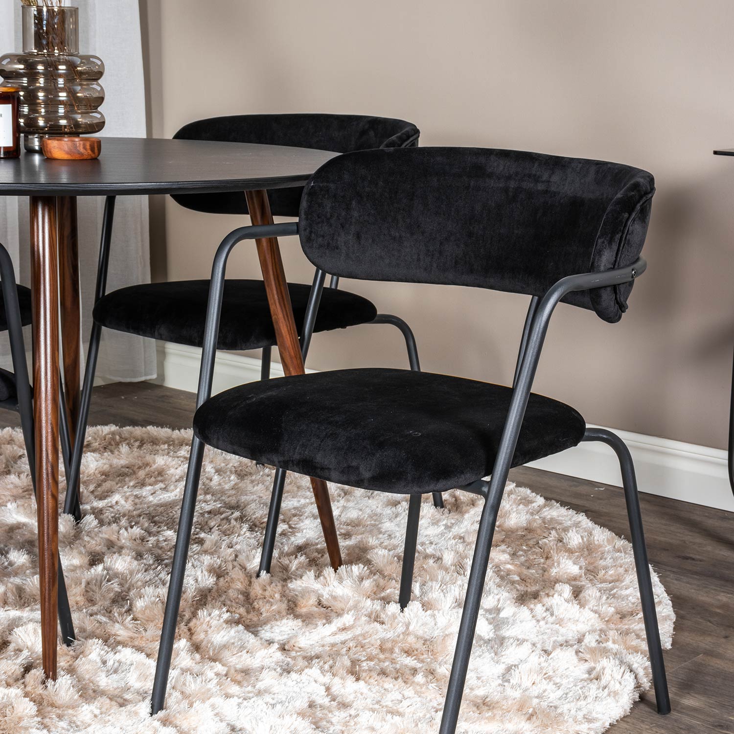 Spisegruppe Venture Home Plake med 4 Aris Karmstoler Rundt