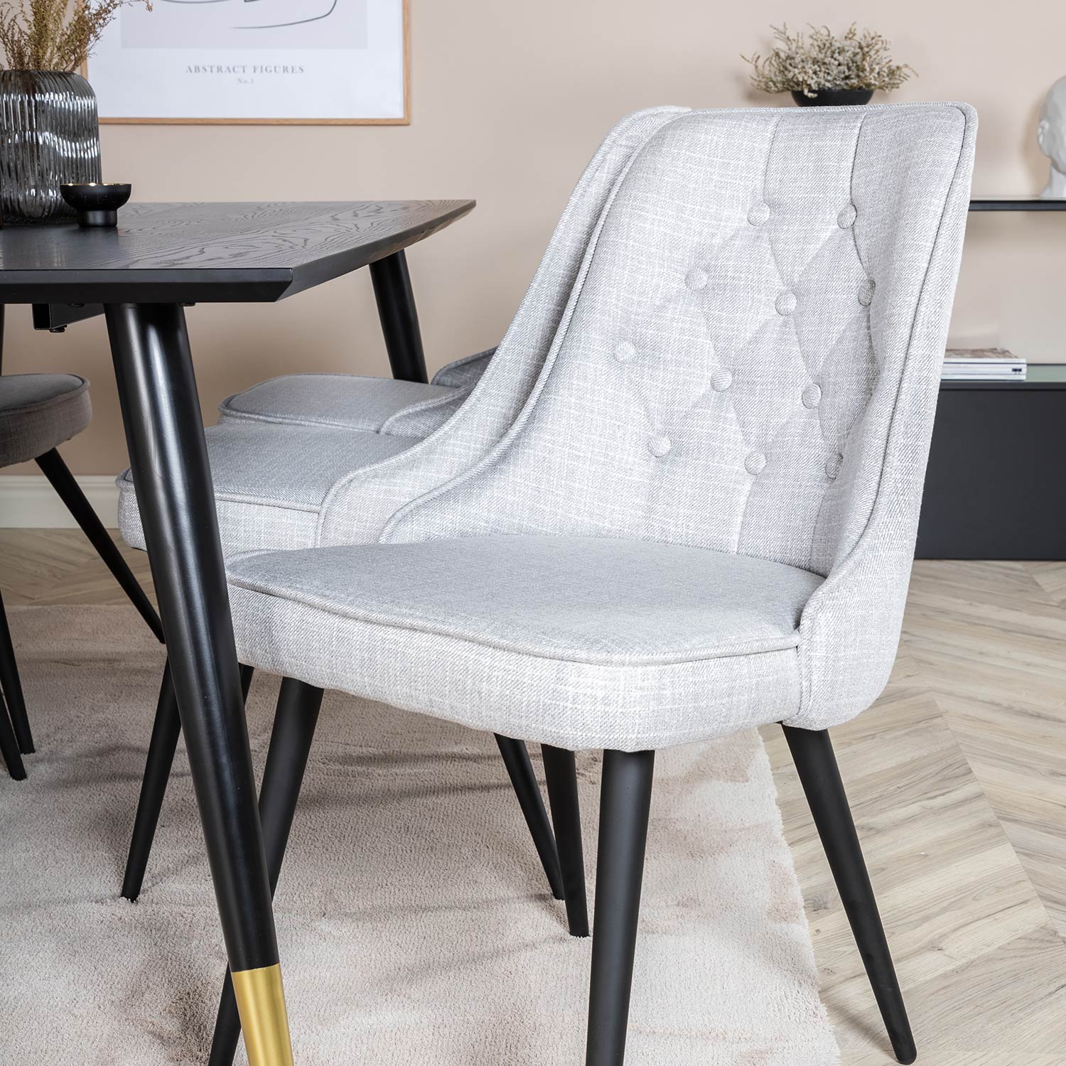 DippTable-Black/Black Brass+Velvet Chair-Light Grey_6 Sort/Messing/Lysegrå