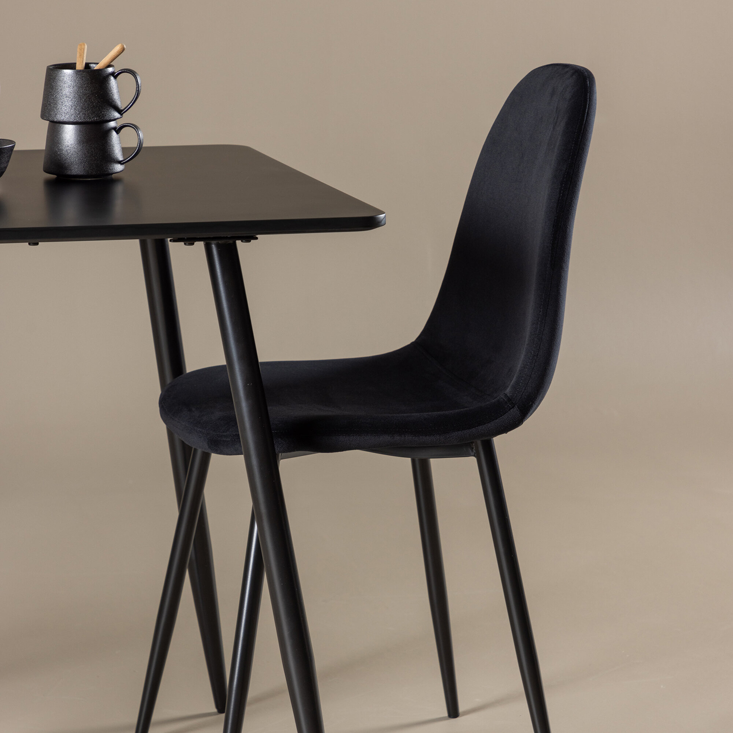 Spisegruppe Venture Home Polar 75 med 2 stk Polar Stoler Fløyel