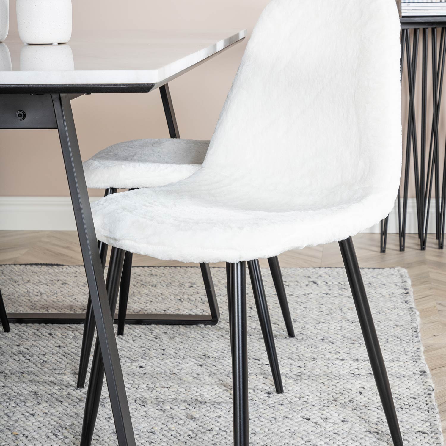 Spisegruppe Venture Home Estelle 140 med 4 Pooya Stoler