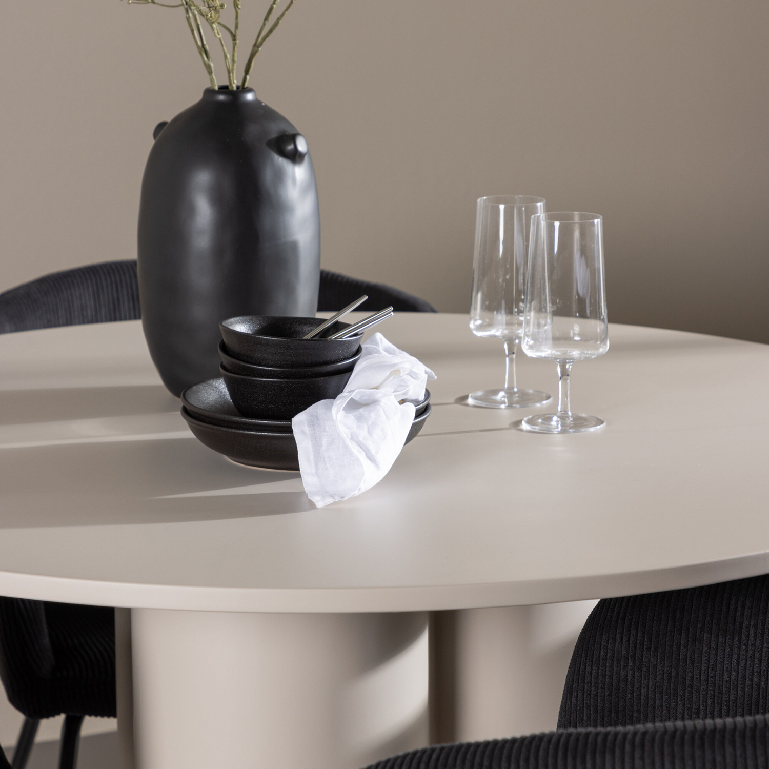 Spisegruppe Venture Home Olivia Ø110 med 4 stk Berit Stoler