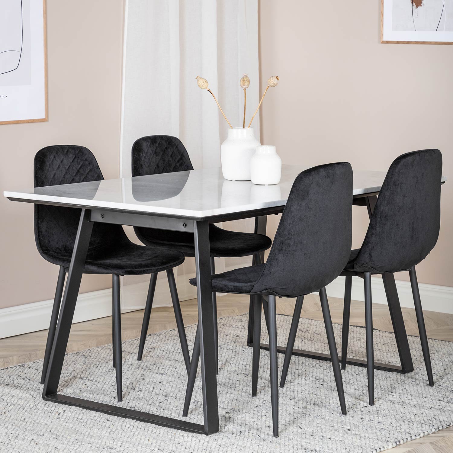 Spisegruppe Venture Home Estelle 140 med 4 Phoi Stoler