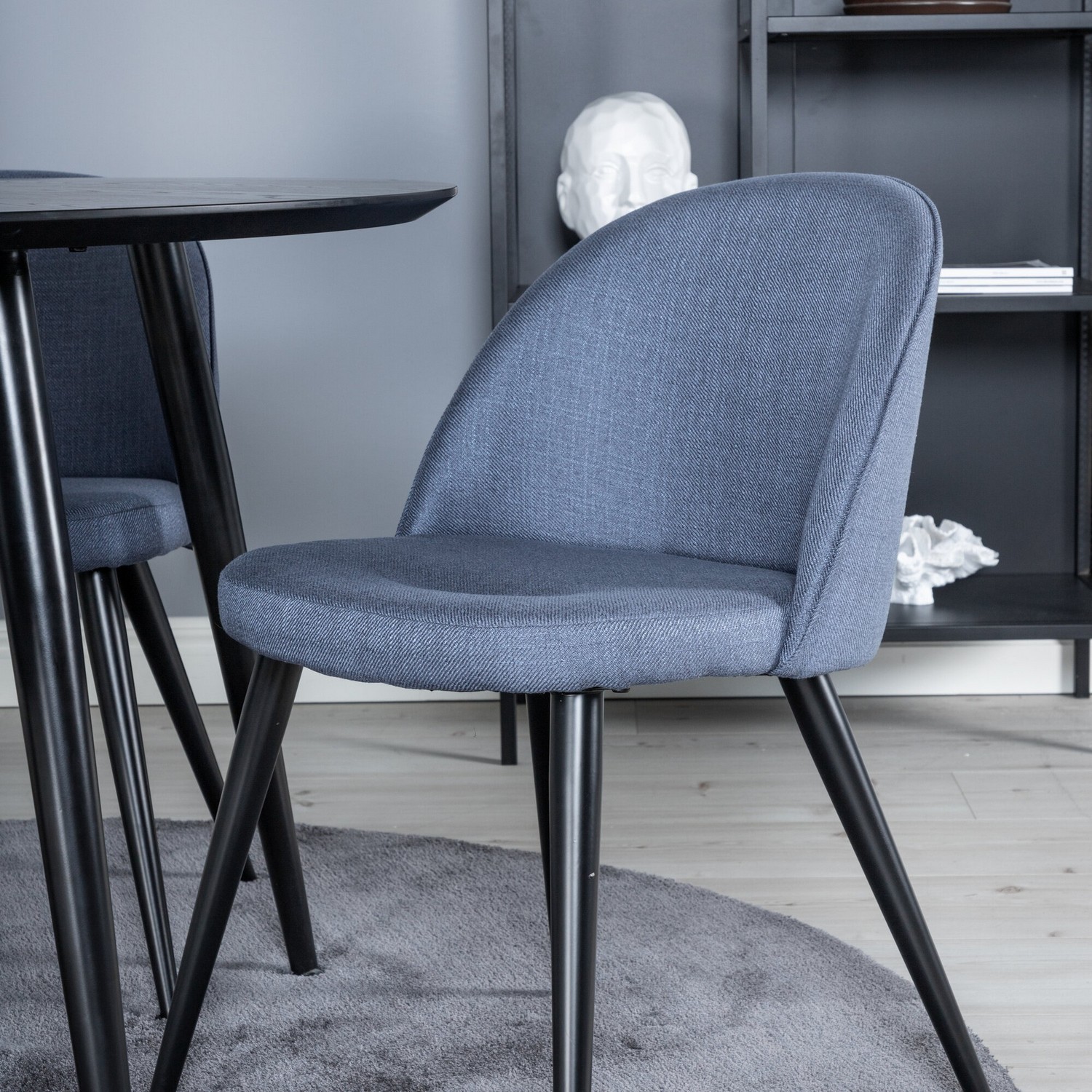 Spisegruppe Venture Home Dipp Ø115 cm med 4 Velvet Stoler