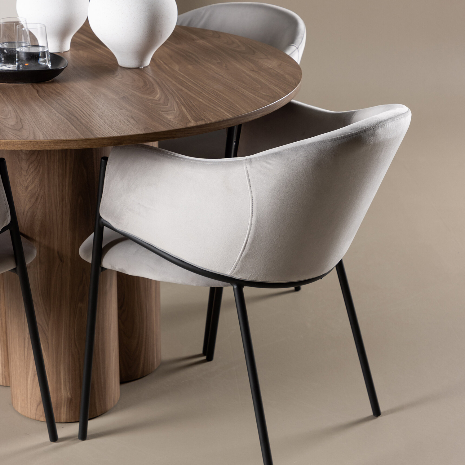 Spisegruppe Venture Home Olivia Ø110 med 4 stk Evelina Stoler