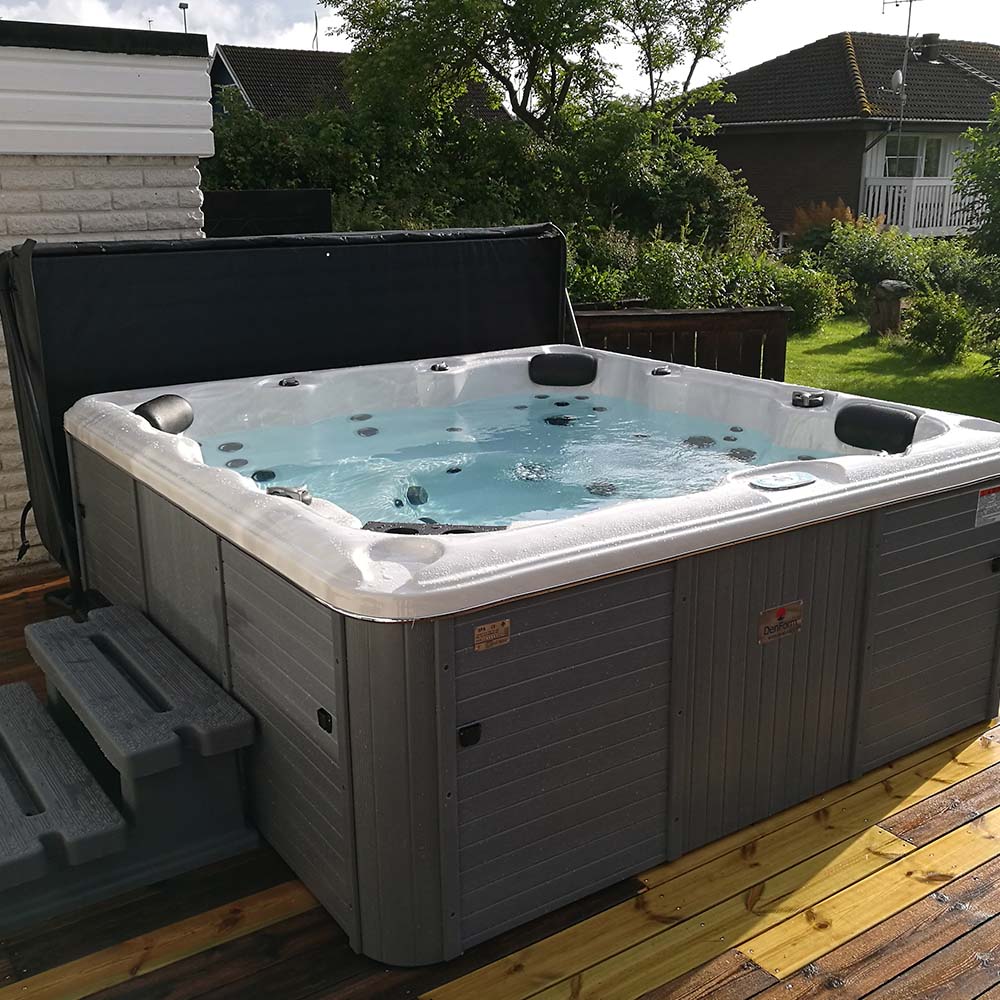 Utespa DenForm 61 Quartz White 49 Jets Spabad för 6 Personer