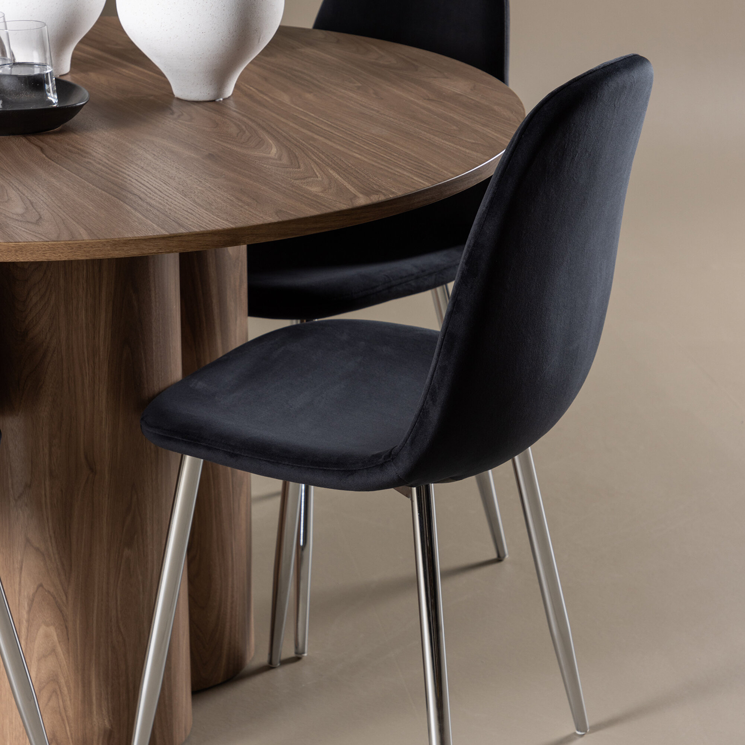 Spisegruppe Venture Home Olivia Ø110 med 4 stk Polar Stoler Fløyel