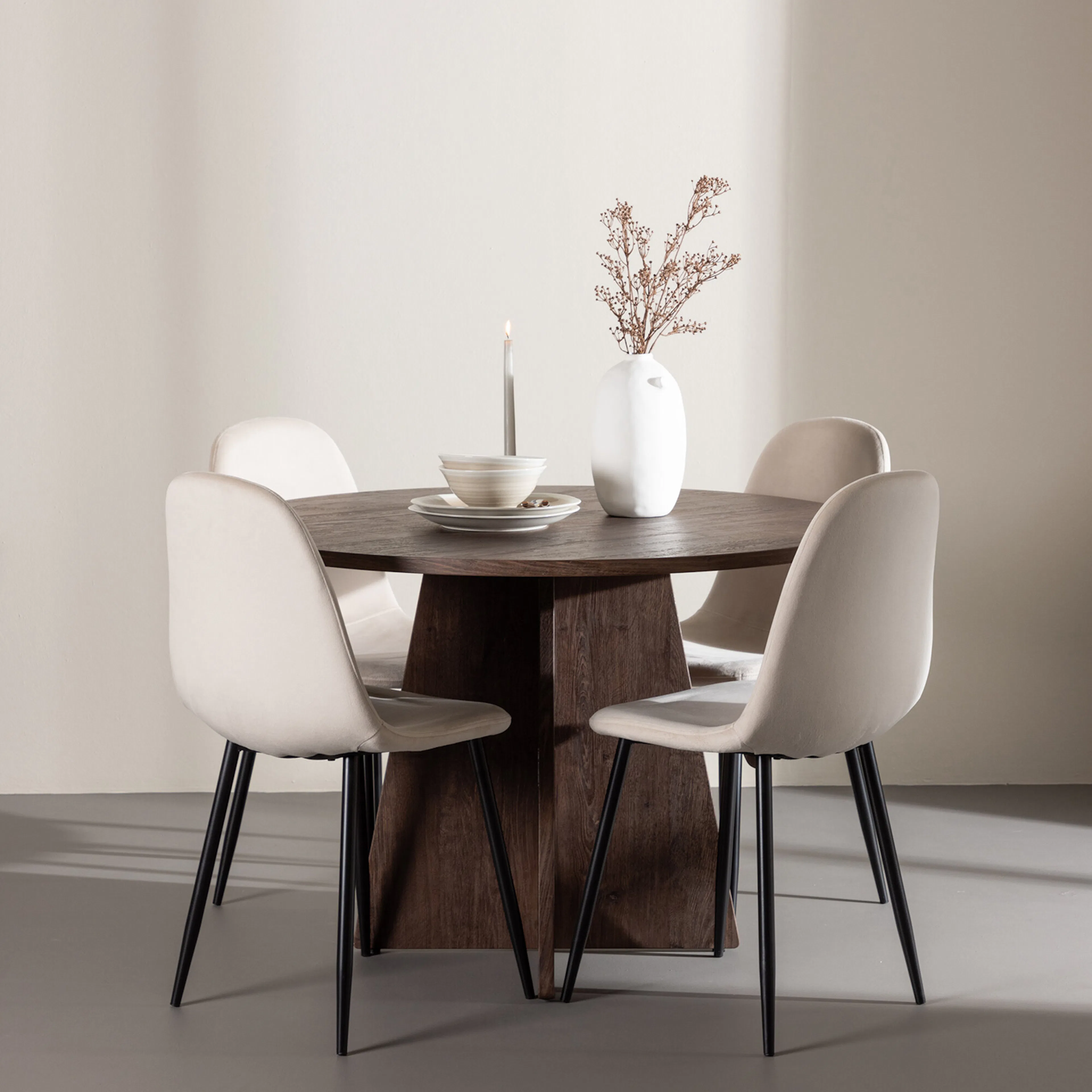 Spisegruppe Venture Home Bootcut Ø110 med 4 stk Polar Stoler Fløyel