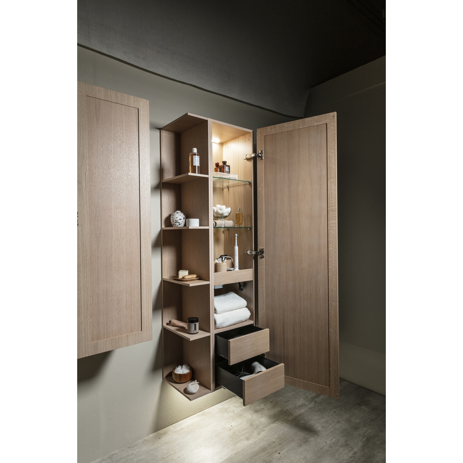 Glashylla Svedbergs till Högskåp