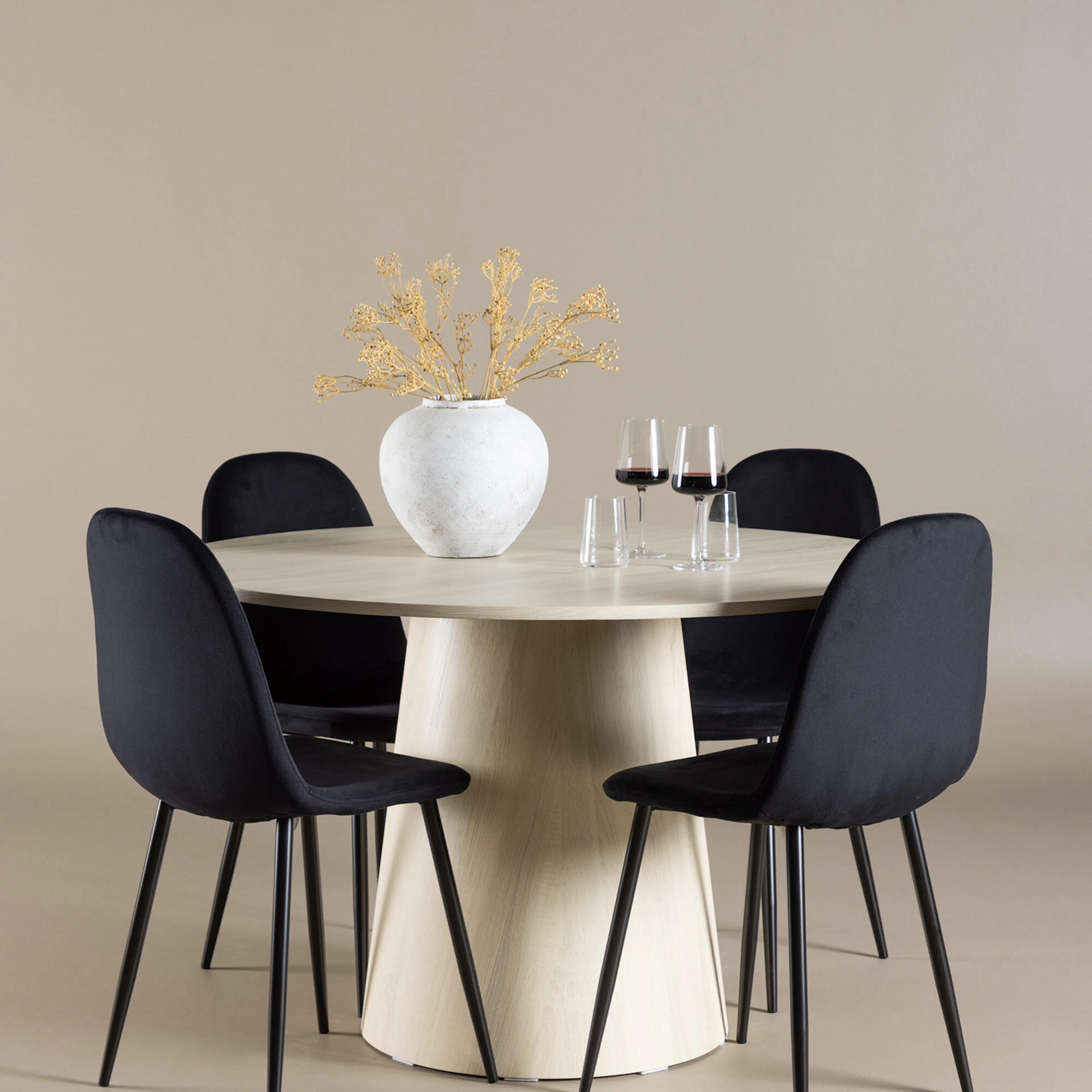 Spisegruppe Venture Home Lanzo Ø120 med 4 stk Polar Stoler Fløyel
