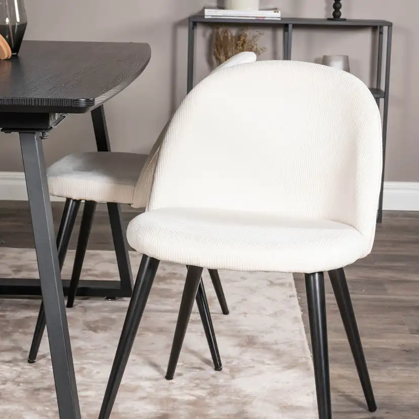 Spisegruppe Venture Home Ina med 4 Valentina Stoler Manchester