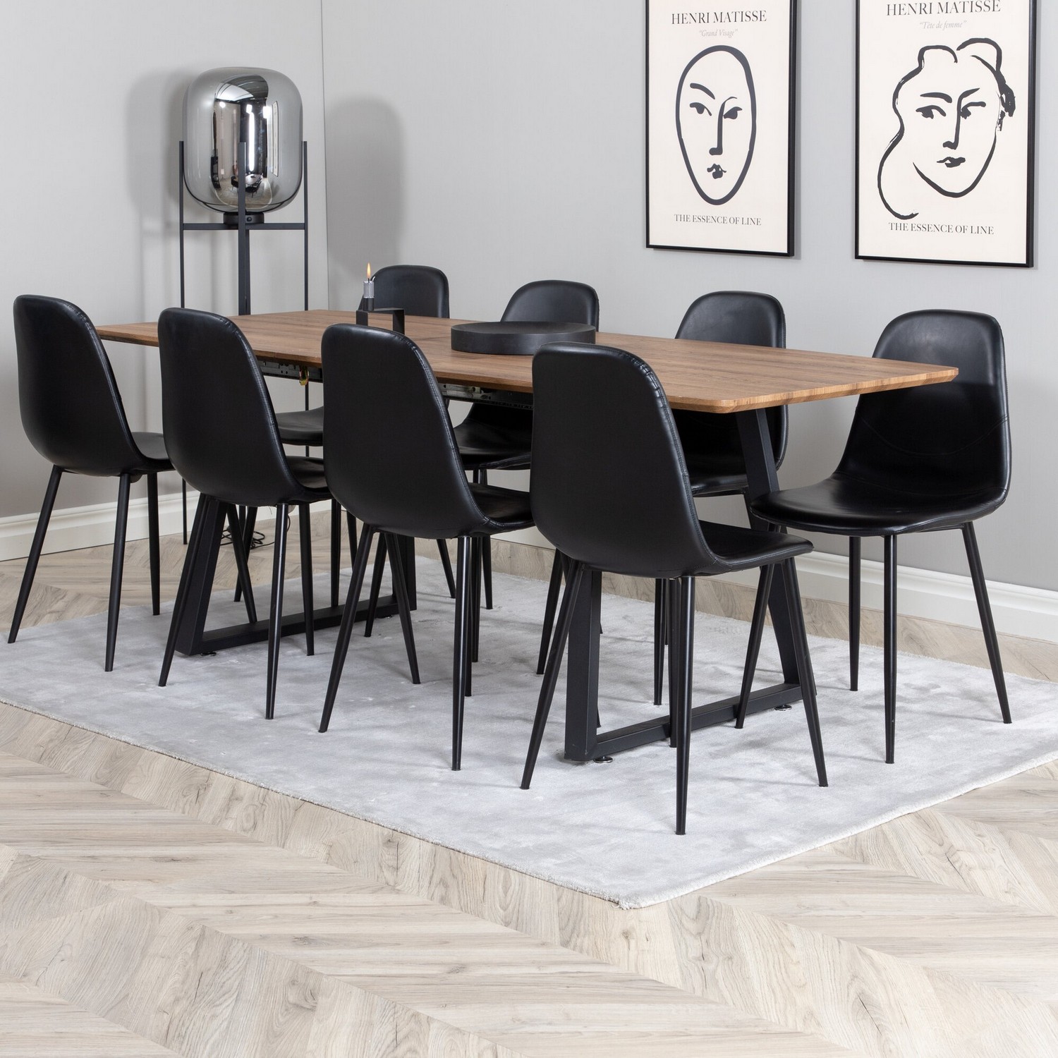 Spisegruppe Venture Home Ina med 8 Pobbie Stoler Sort