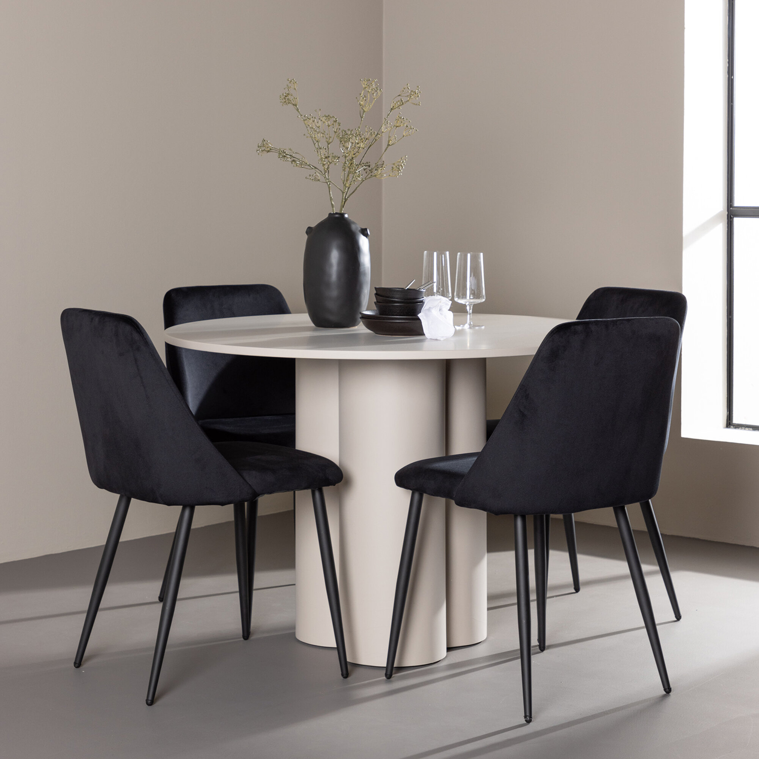 Spisegruppe Venture Home Olivia Ø110 med 4 stk Night Stoler