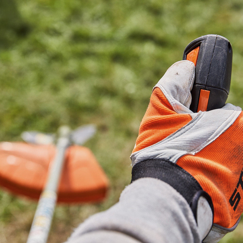 Ryddesag STIHL FS 131 inkl Sele og Tre Skjæreutstyr