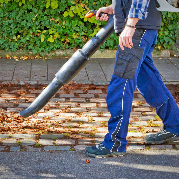 Løvblåser og løvsuger