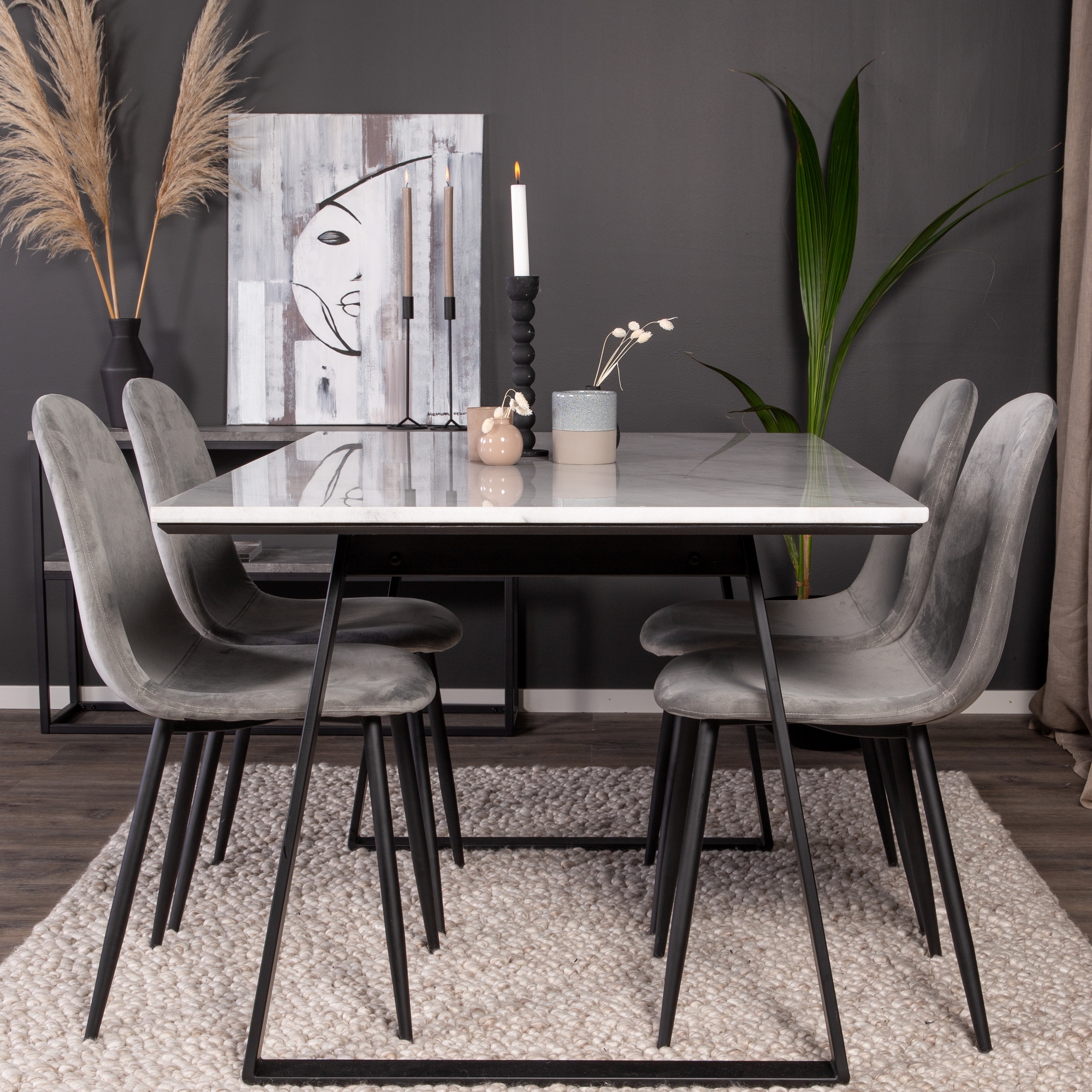 Spisegruppe Venture Home Estelle 140 med 4 Pobbie Stoler Fløyel