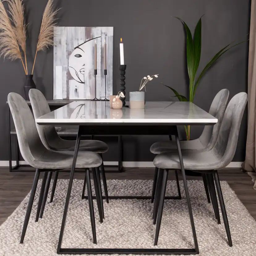 Spisegruppe Venture Home Estelle 140 med 4 Pobbie Stoler Fløyel