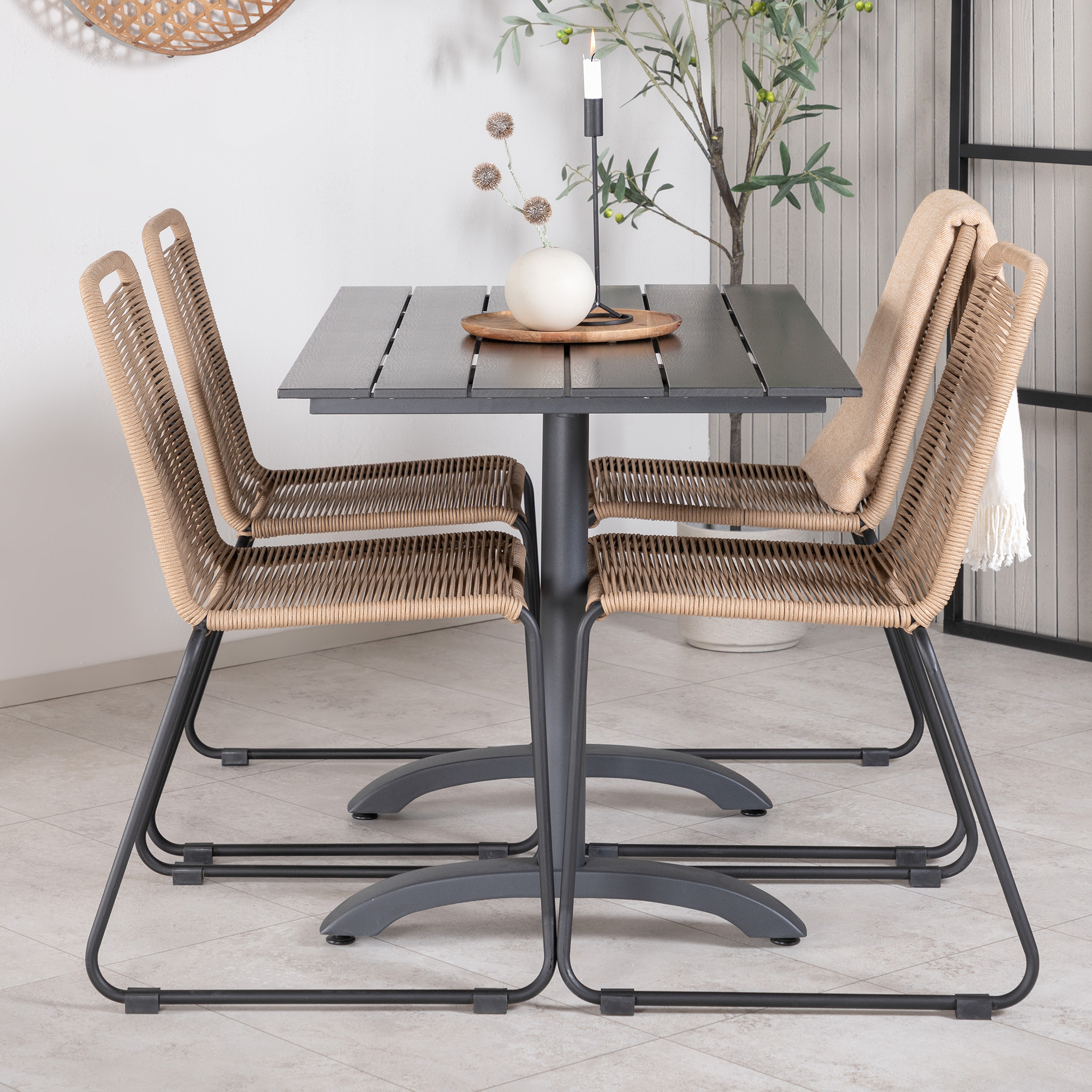 Spisegruppe Venture Home Denver med 4 Lindos Stoler