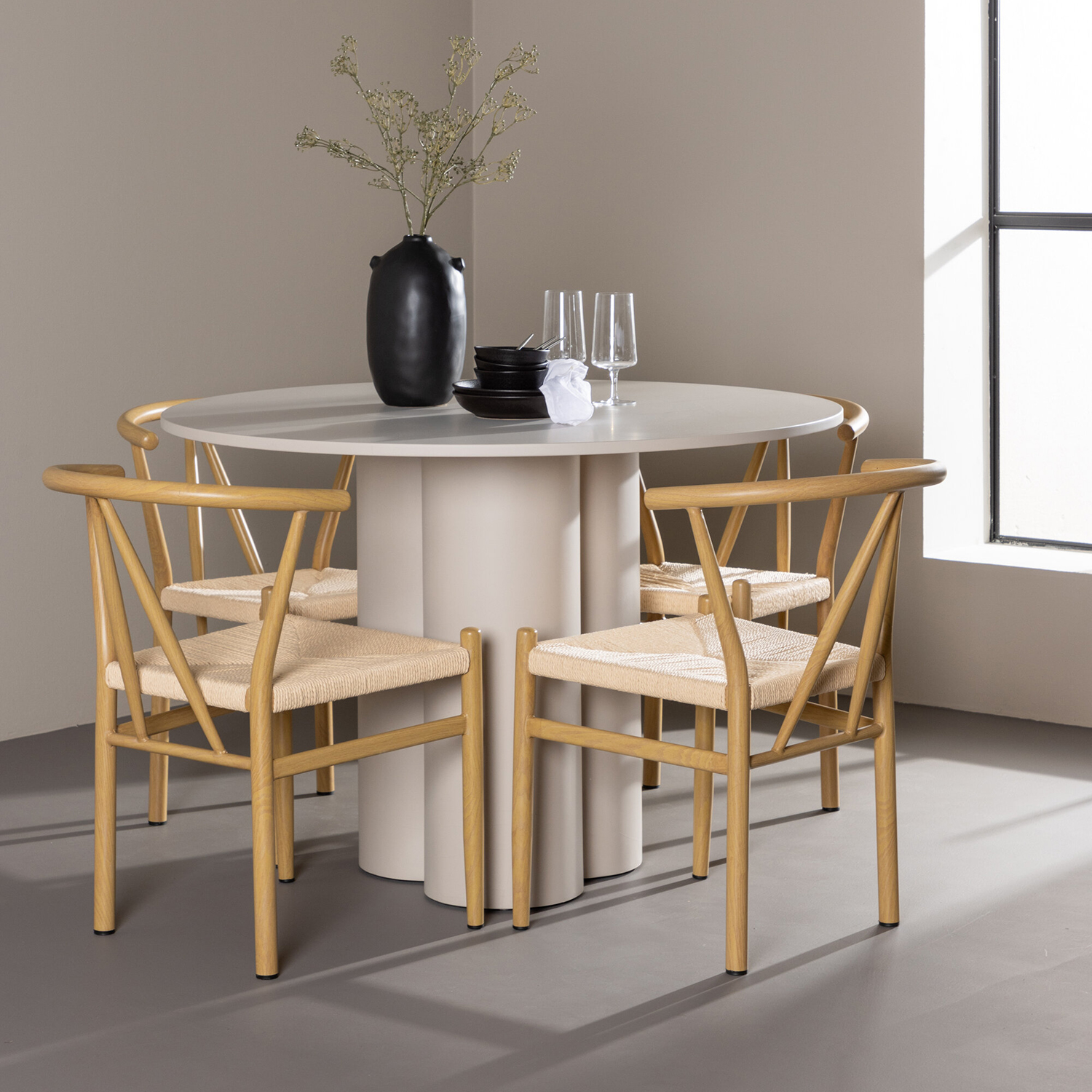 Spisegruppe Venture Home Olivia Ø110 med 4 stk Alfons Stoler