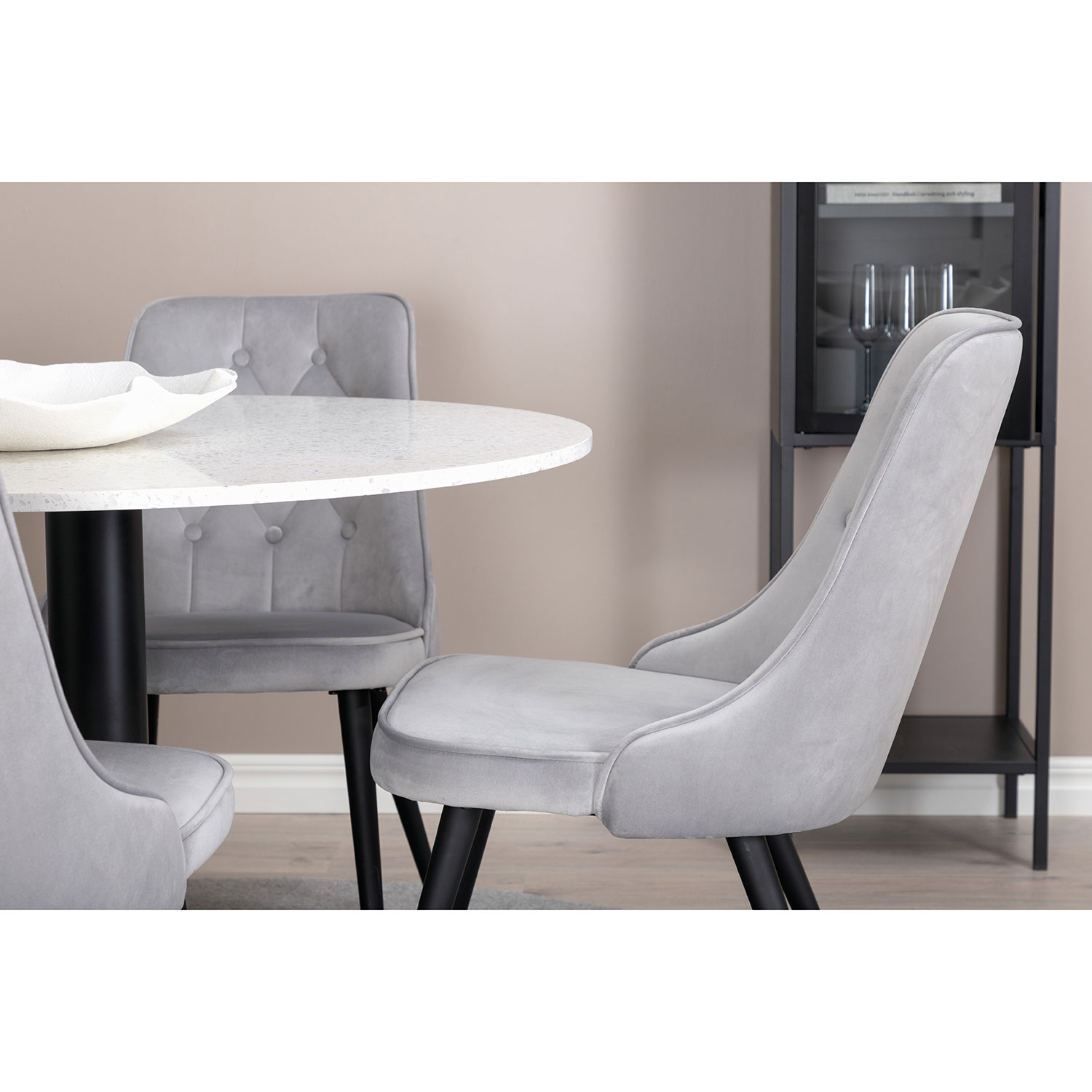 Spisegruppe Venture Home Razzia med 4 Velvet Deluxe Stoler