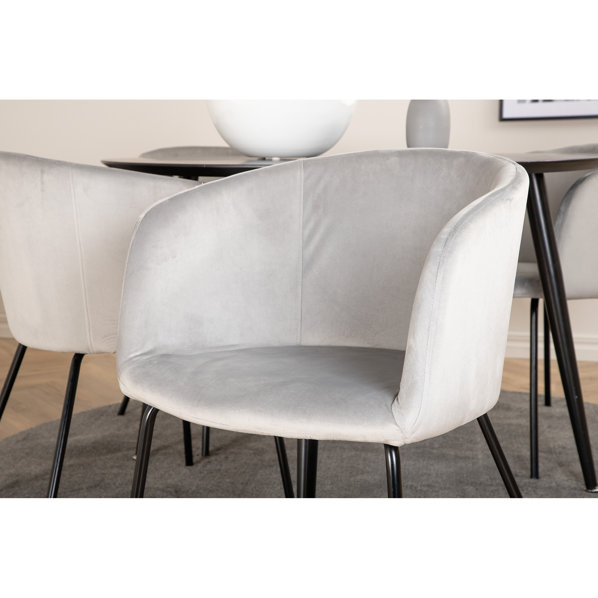 Spisegruppe Venture Home Dipp Ø115 cm med 4 Berit Stoler