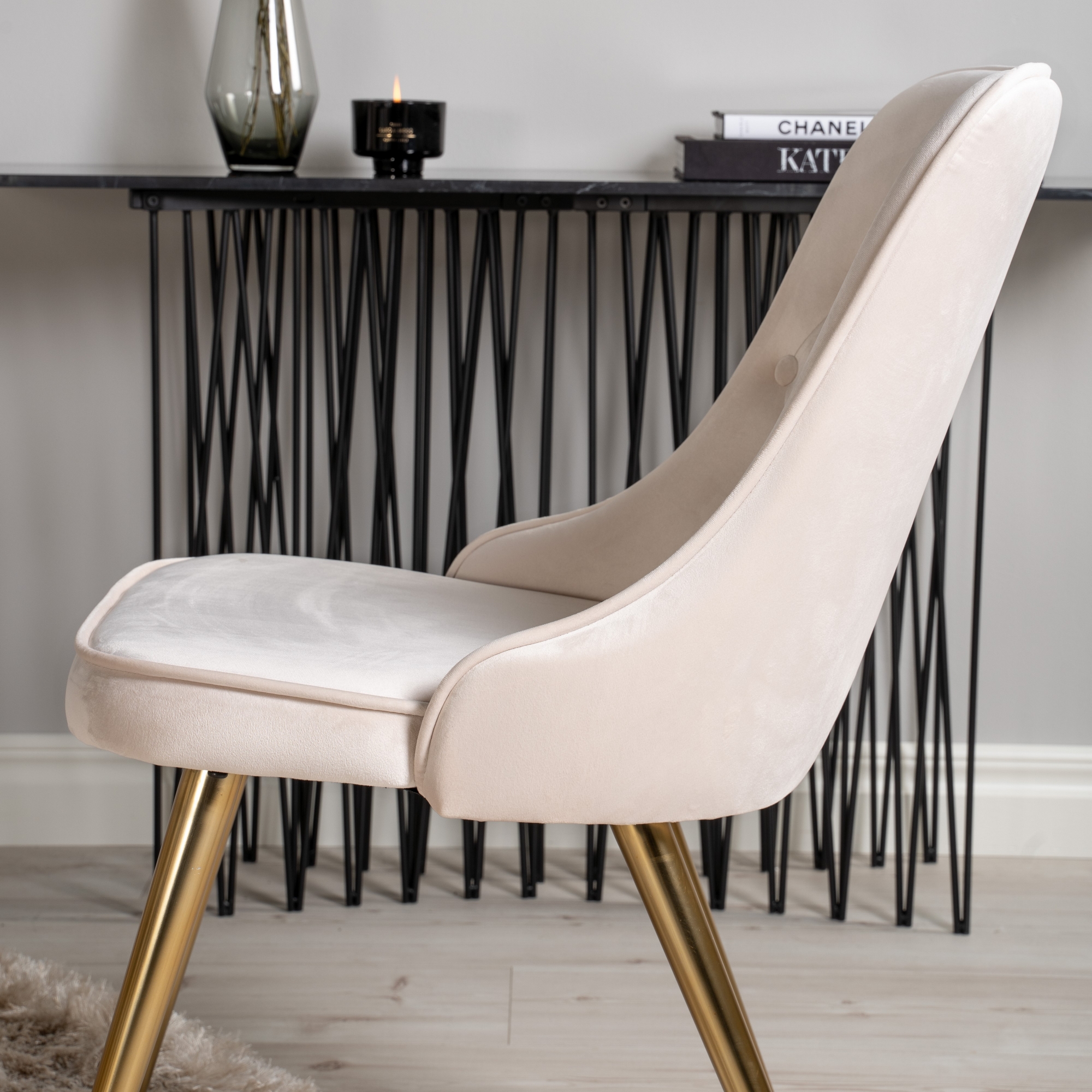Spisegruppe Venture Home Dipp Ø115 cm med 4 Velvet Deluxe Stoler