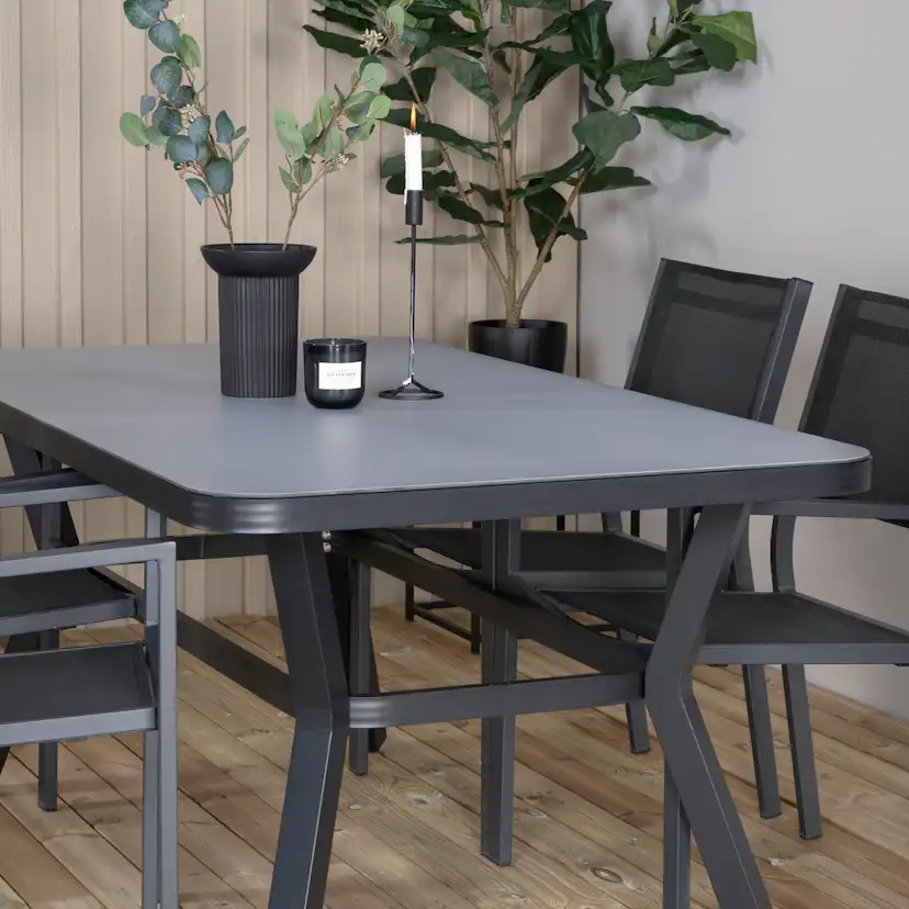Spisegruppe Venture Home Vyn med 4 Curz Stablebare Spisestoler