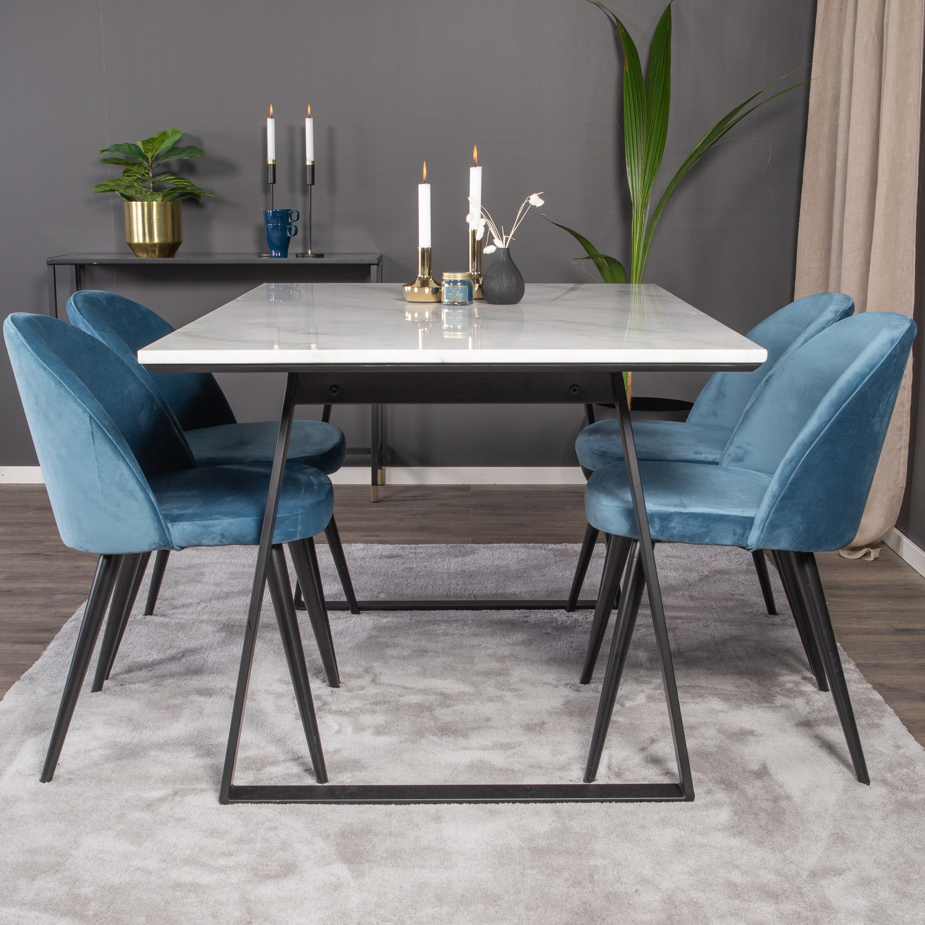 Spisegruppe Venture Home Estelle 140 med 4 Valentina Stoler Fløyel