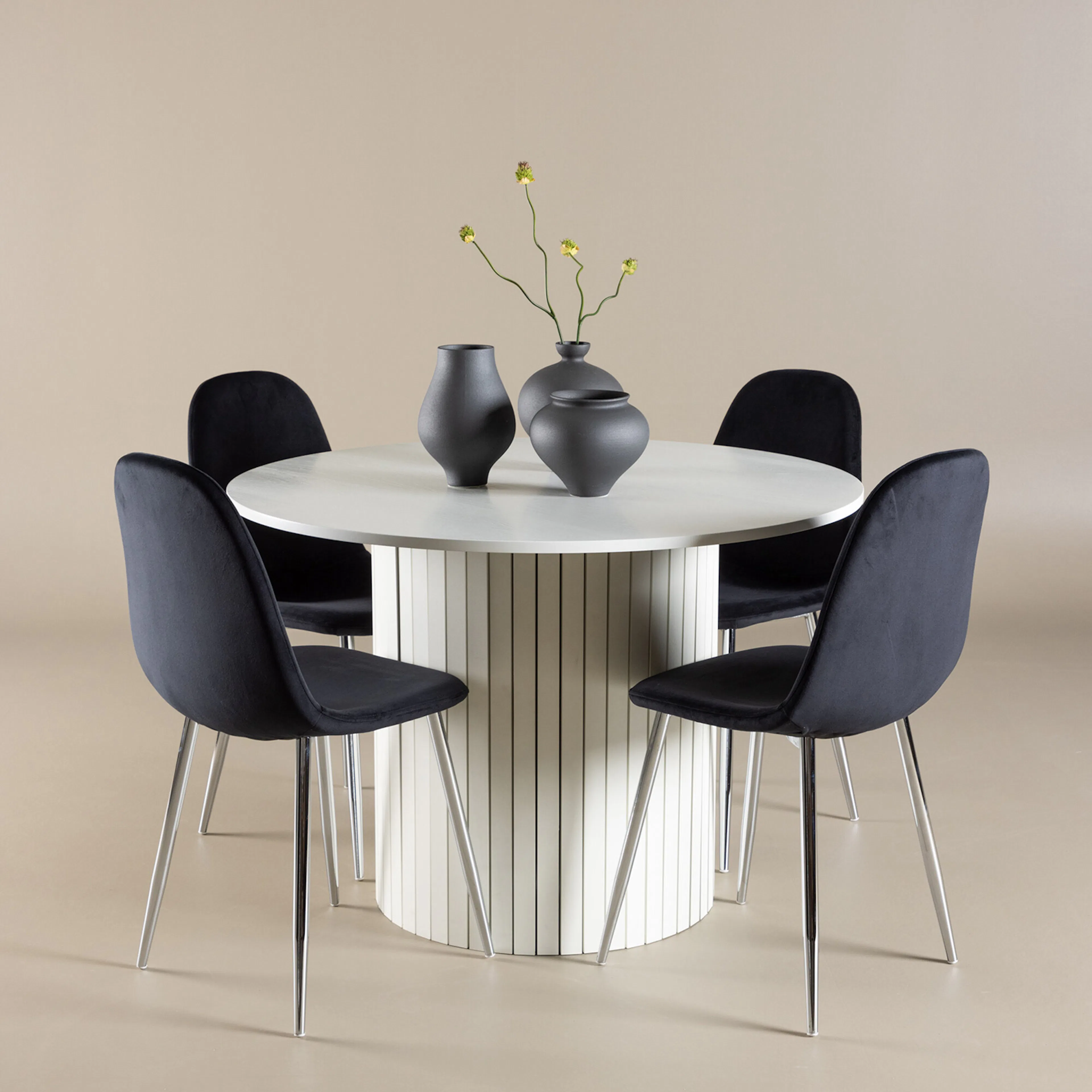 Spisegruppe Venture Home Härön Ø110 med 4 stk Polar Stoler Fløyel