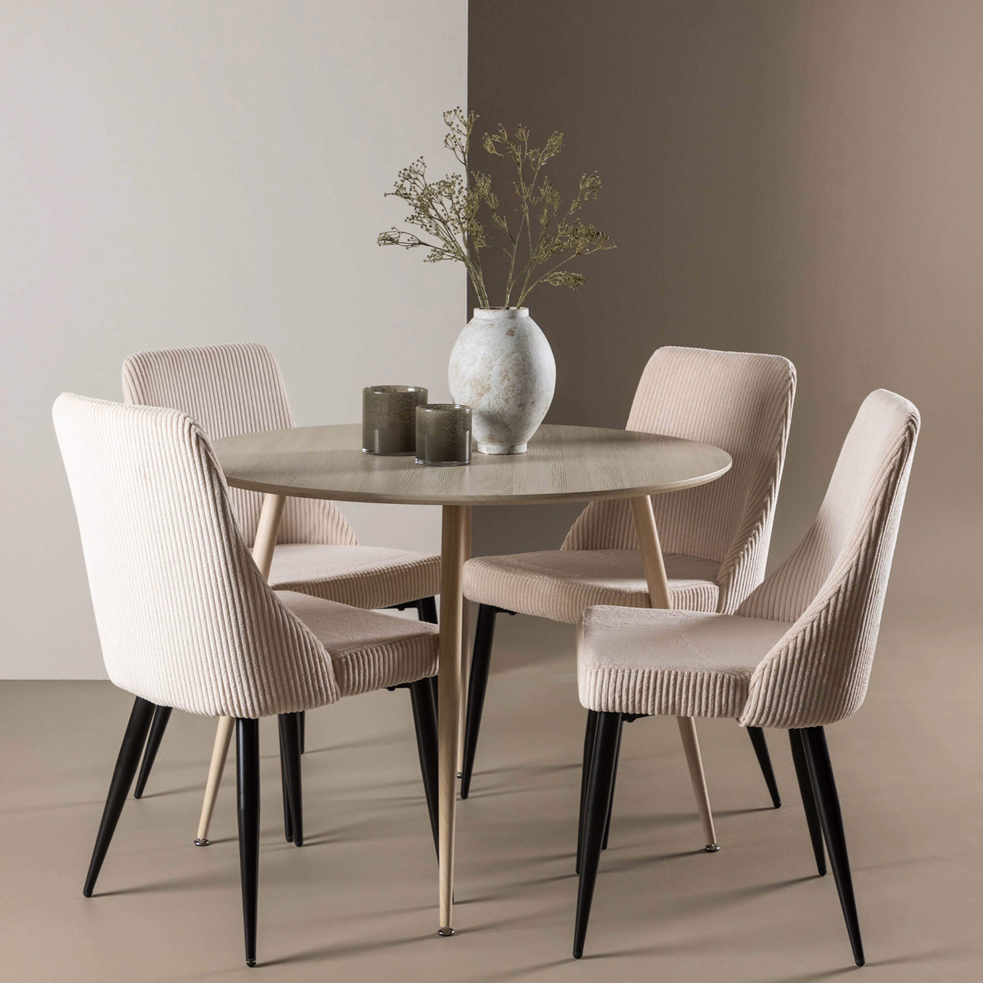 Spisegruppe Venture Home Plaza Ø100 med 4 stk Leone Stoler