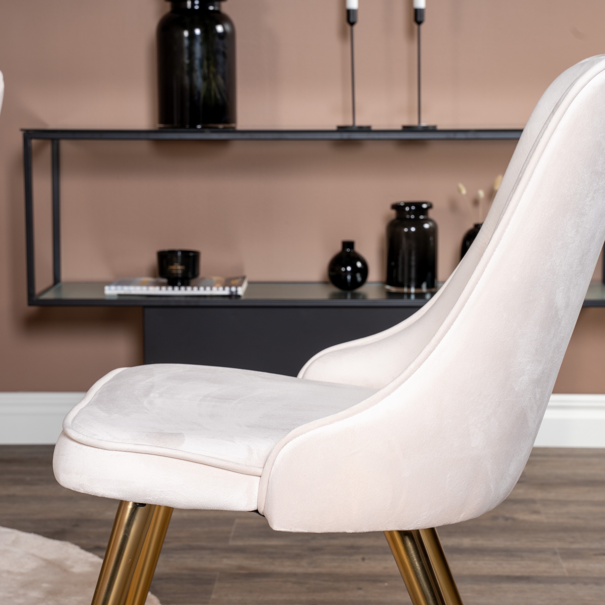 Estelle runt Matbord - Svart / Vit marmor - ø106*H75+Velvet Hvitt Bord med Sort Bein, Beige Stol med Messing Bein