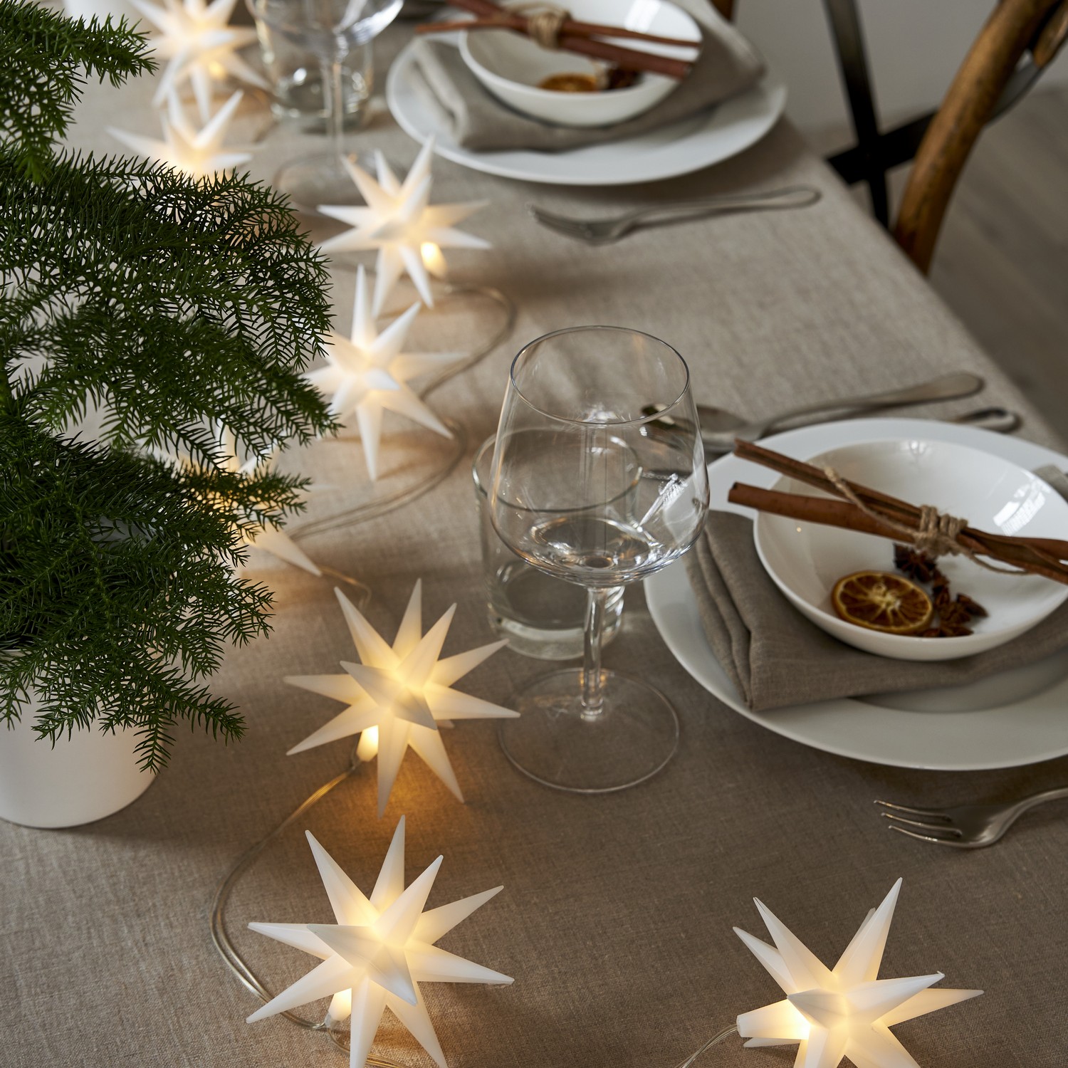 Lyslenke Star Trading Desember