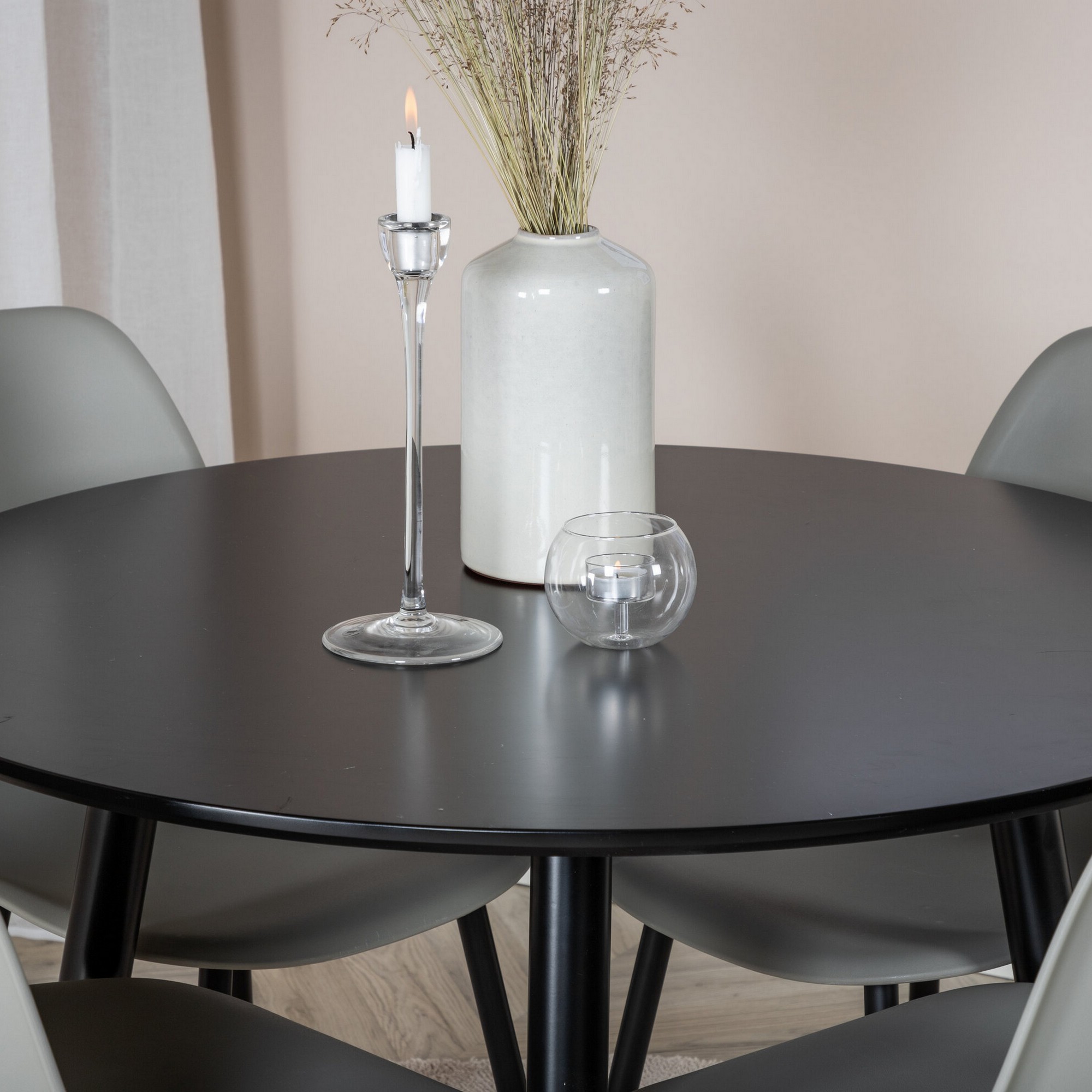 Spisegruppe Venture Home Plaza med 4stk Polar Stoler
