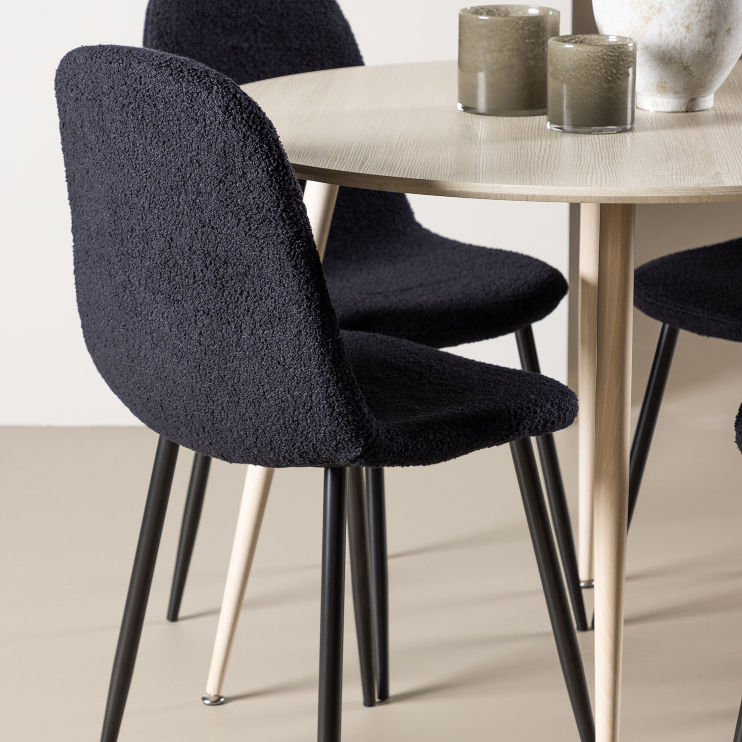 Spisegruppe Venture Home Plaza Ø100 med 4 stk Polar Stoler Teddy