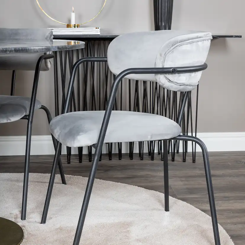 Spisegruppe Venture Home Estelle med 4 Aris Stoler Fløyel