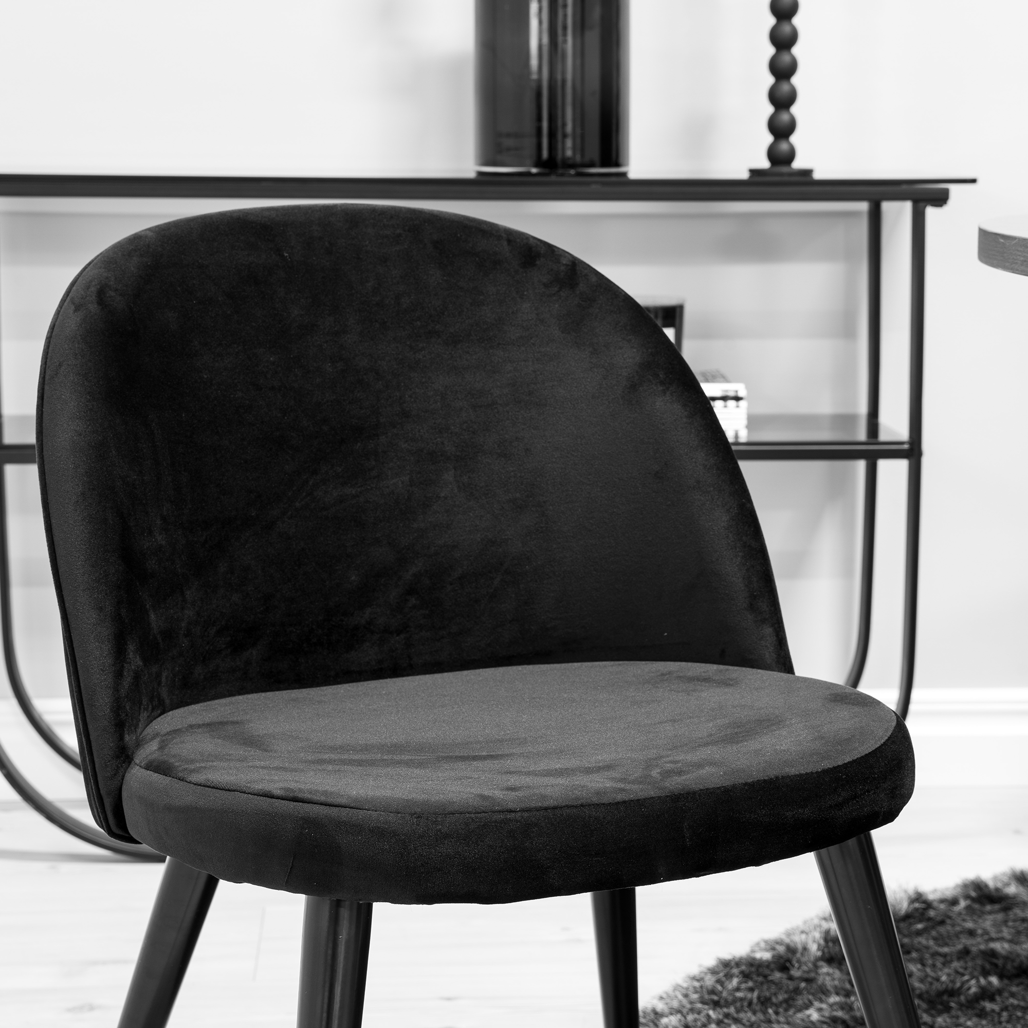 Spisegruppe furniture/fashion Copenhagen med 4 Valentina Fløyel Stoler