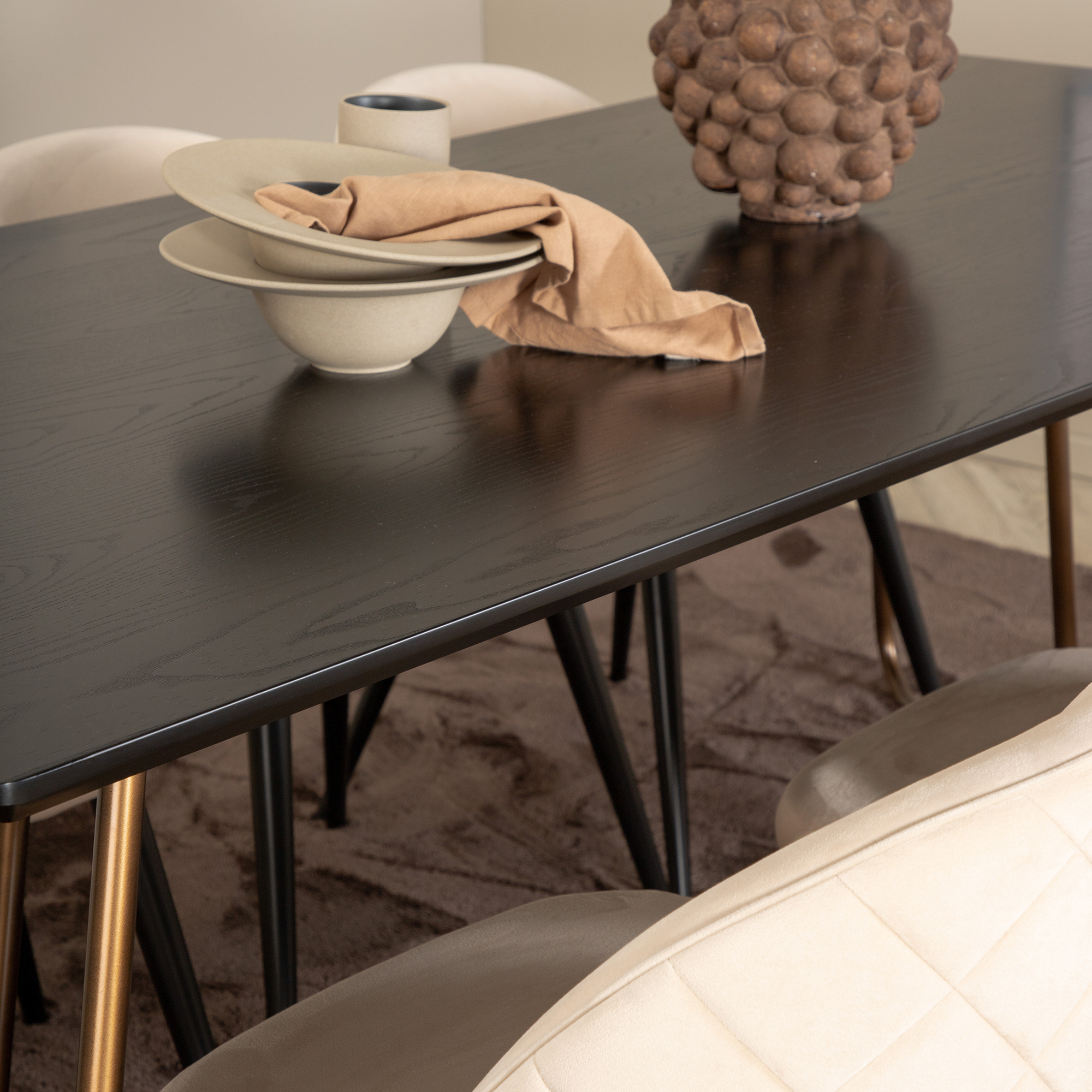 Spisegruppe Venture Home Annika med 6 Valentina Stitcthes Stoler Fløyel