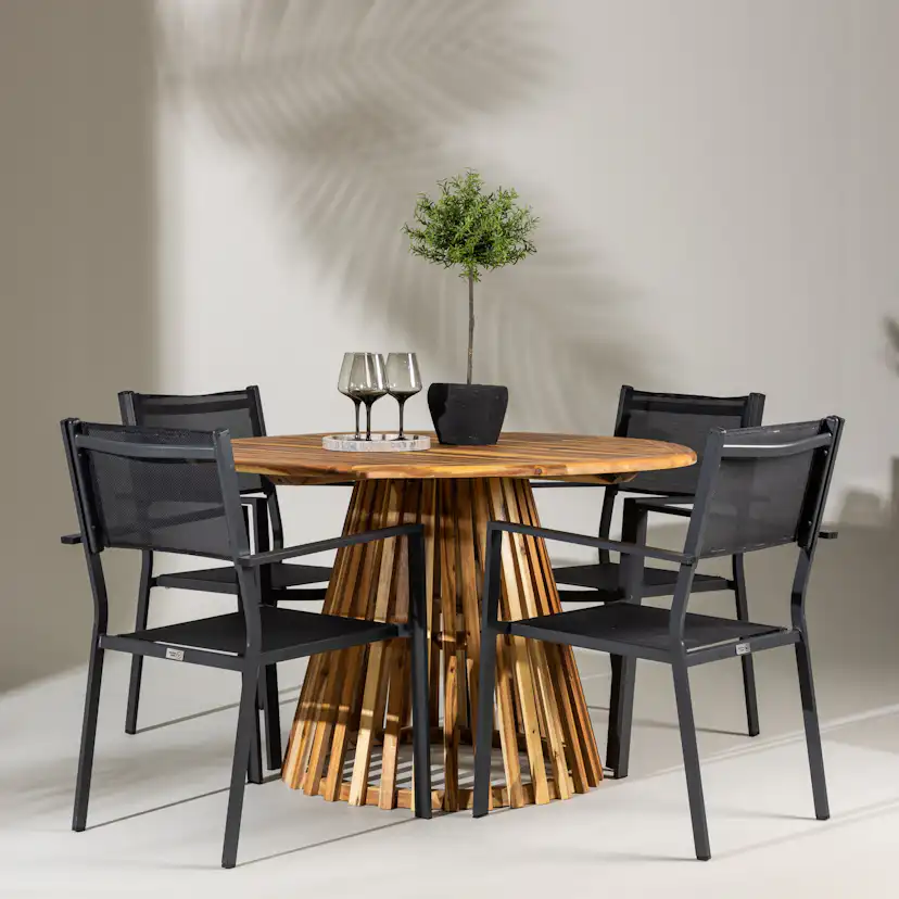 Hagegruppe Venture Home Lumpur med 4 Copacabana Stoler