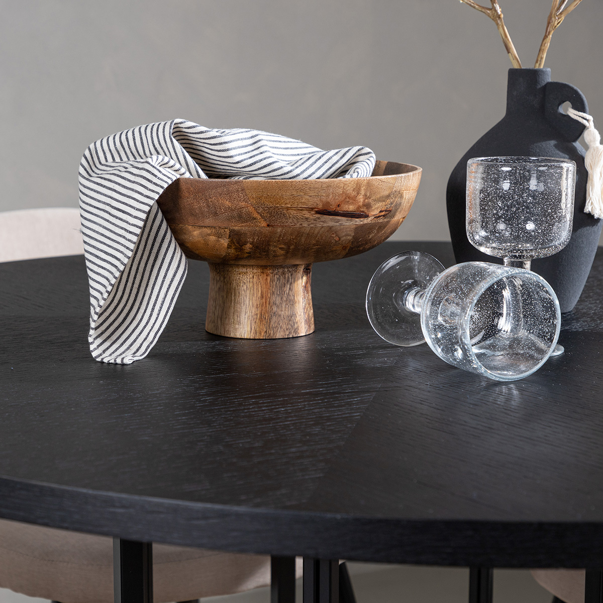 Spisegruppe Venture Home Copenhagen med 4 Velvet Stitches Stoler