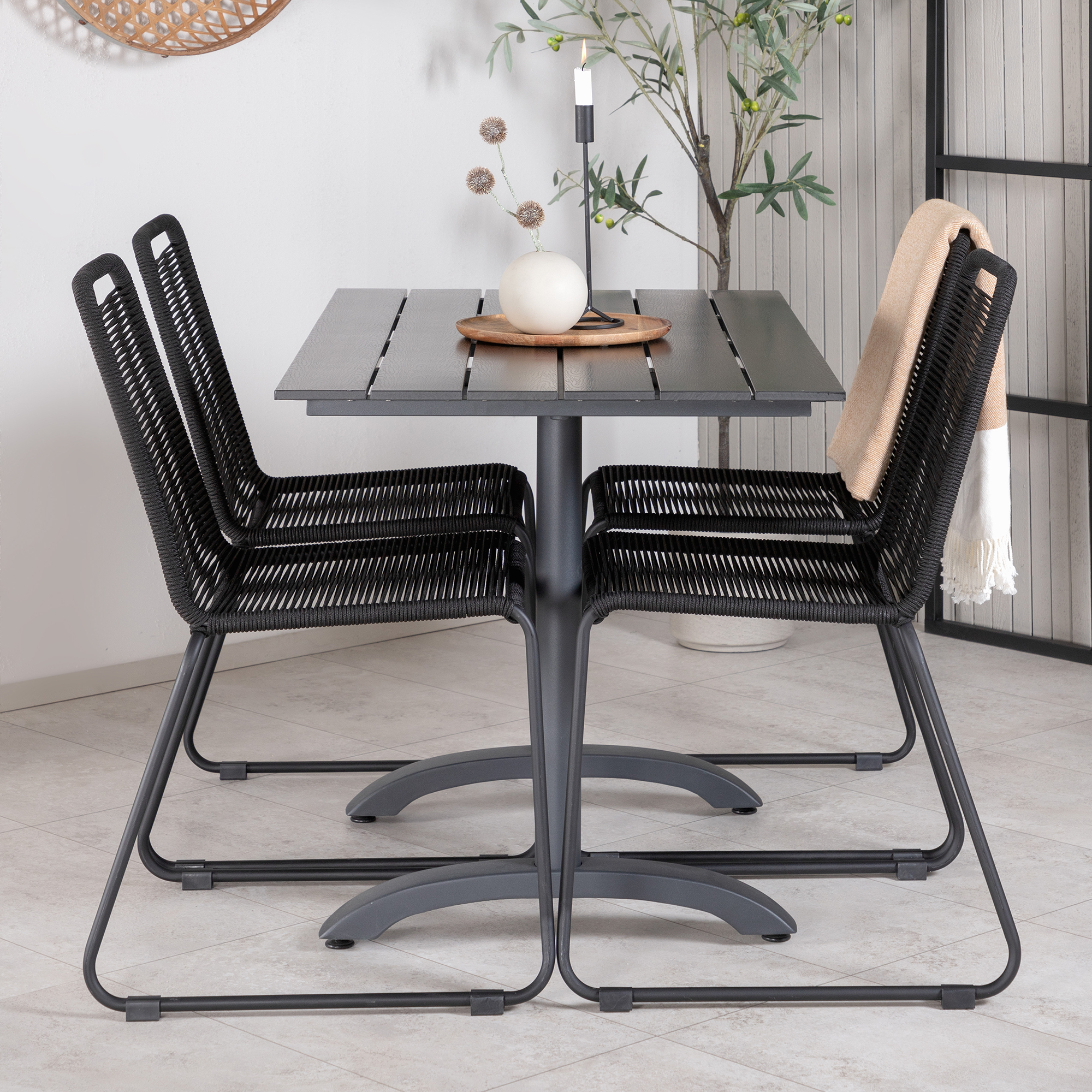 Spisegruppe Venture Home Denver med 4 Lindos Stoler