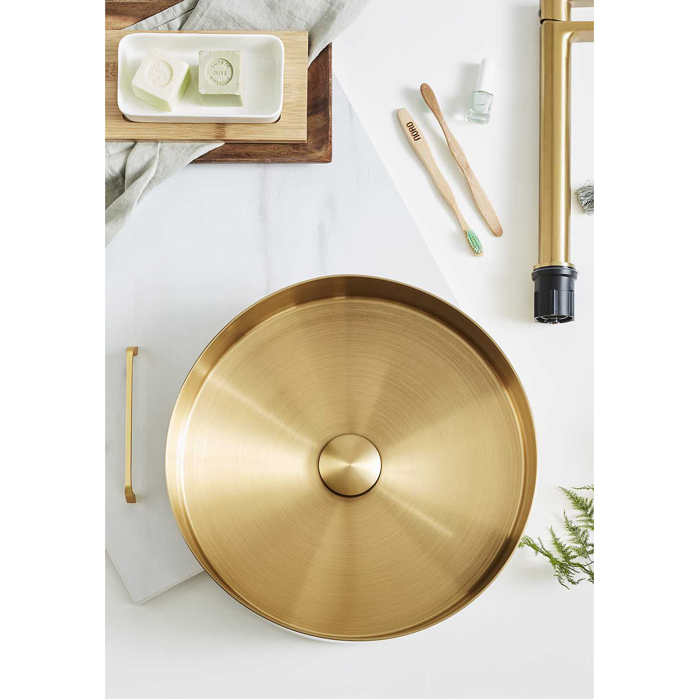 Tvättställ Noro Icon med Tvättställsblandare Neo