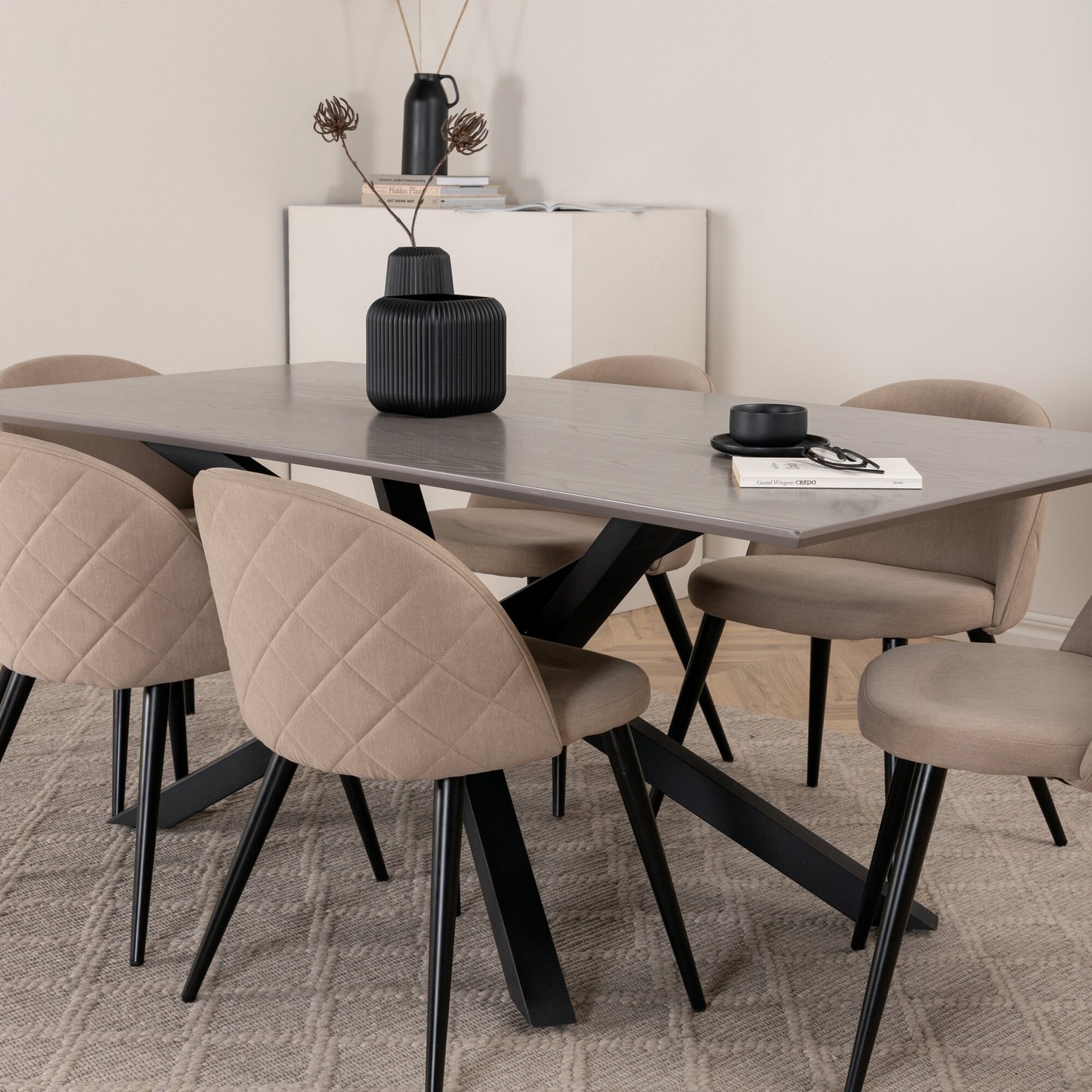 Spisegruppe Venture Home med Piata Spisebord og 6 Valentina Stitcthes Spisestoler